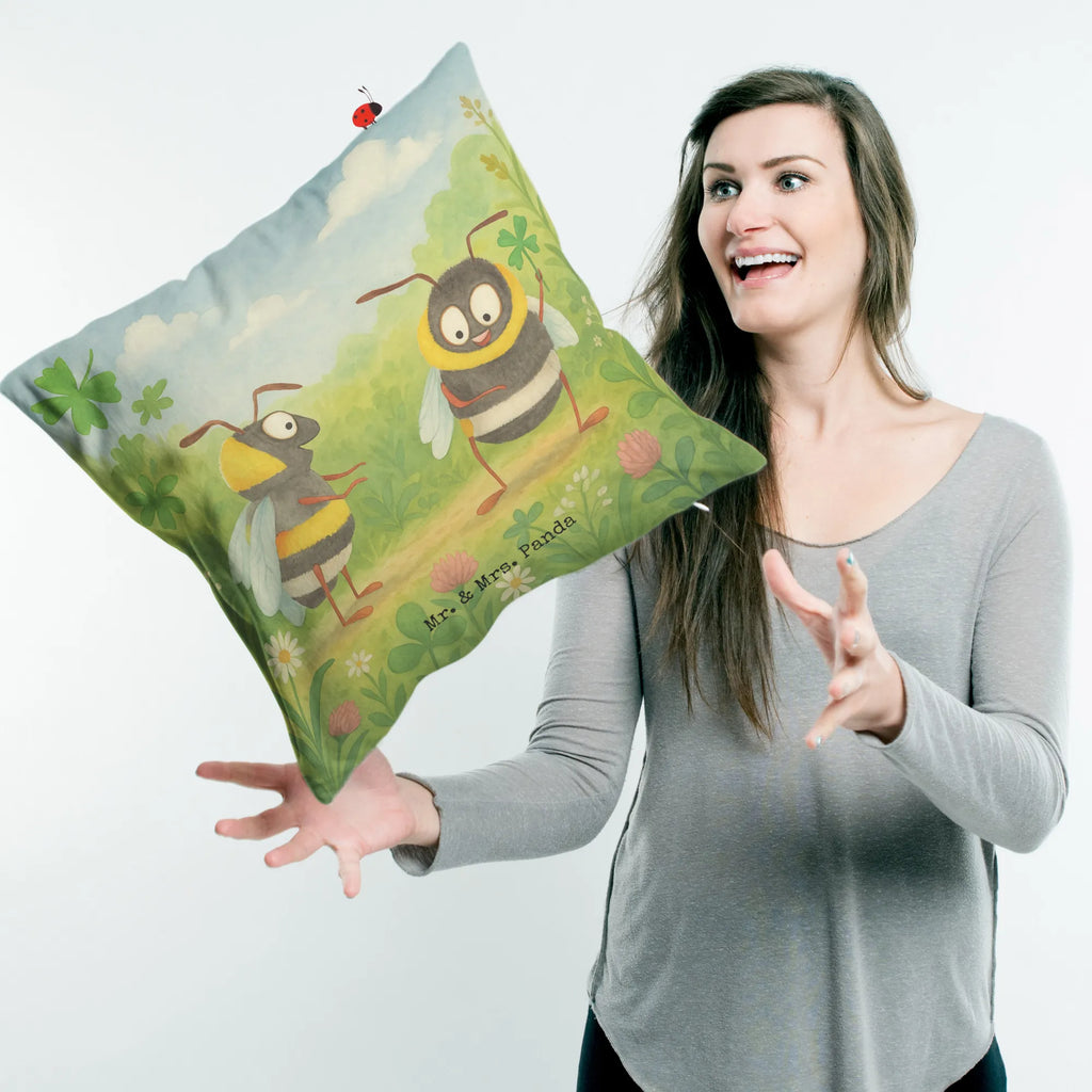 40x40 Kissen Hummeln Kleeblatt Design Couchkissen, Kissenhülle, Sofakissen, Dekokissen 40x40, sitzkissen, Kissen, sofakissen, Kissen 40x40 Waschbar, Kissenbezüge, Motivkissen, Kopfkissen 40x40, Kopfkissen, Zierkissen, Dekokissen Sofa, Dekokissen, Kissen 40x40, Kissenhülle 40x40, Sofakissen 40x40, Kissenbezug 40x40, Tiermotive, Gute Laune, lustige Sprüche, Tiere, Hummel, Biene Deko, Spruch schön, Spruch positiv, glücklich werden, Biene, Spruch fröhlich, glücklich sein