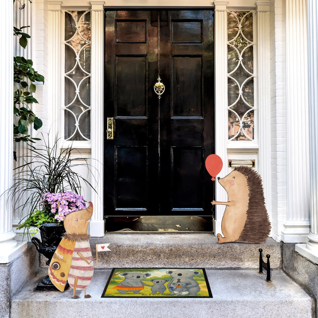 Doormat Koala Family Design Fußmatte außen wetterfest, Eingangsteppich, Gummimatte, Matte, Haustürmatte, Schmutzmatte, Fußabtreter, Schmutzfänger, Fußabstreifer, Motivfußmatte, Fußabtreter außen, Schmutzfangmatte waschbar, Fußmatten, Schmutzfangteppich, Sauberlaufmatte, Fußmatte außen, Fußabstreifer außen, Vorleger, Fussmatten online, Schmutzfangmatte, Fußmatte waschbar, Gummi Matte, Fußmatte outdoor, Fußmatte innen, Türmatte, Fussmatten, Türvorleger, Familie, Vatertag, Muttertag, Bruder, Schwester, Mama, Papa, Oma, Opa, Familienleben, Geschwister, Kinder, Koalas, Family, Koala