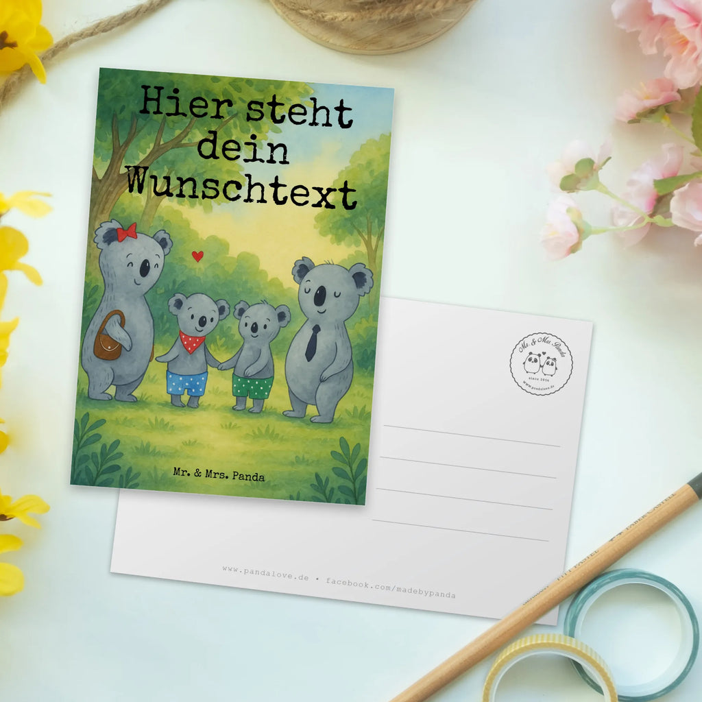 Personalised postcard Koala family with two kids Design Ansichtskarte mit Wunschtext, Grußkarte mit Wunschtext, Karte mit Wunschtext, Grußkarte mit Namen, Postkarte mit Wunschtext, Ansichtskarte mit Namen, Postkarte personalisierbar, Postkarte bedrucken, Geschenkkarte mit Wunschtext, Einladung mit Namen, Postkarte mit Namen, Einladung mit Wunschtext, Karte mit Namen, Geschenkkarte mit Namen, Familie, Vatertag, Muttertag, Bruder, Schwester, Mama, Papa, Oma, Opa, Koalabär, Familienzeit, Lieblingsfamilie, Familienleben, Koala, Koalafamilie, beste Familie