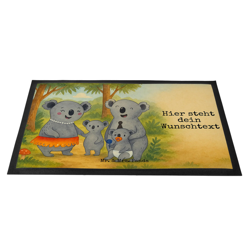 Personalisierte Fußmatte Koala Familie Design Personalisierte Fußmatte, Namensfussmatte, Wunschnamen, Türvorleger mit Namen, Fußmatte bedrucken, Haustürmatte personalisiert, Personalisiert, Fußmatte mit Namen, Bedrucken, Personalisieruung, Türvorleger personalisiert, Familie, Vatertag, Muttertag, Bruder, Schwester, Mama, Papa, Oma, Opa, Koala, Family, Kinder, Geschwister, Koalas, Familienleben