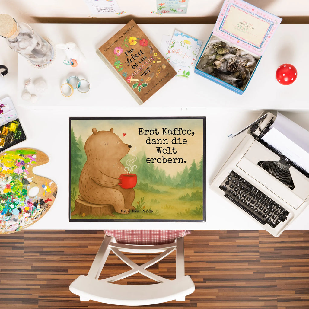 Desk pad bear Coffee Design Bürobedarf, Schreibtisch Unterlagen, Schreibunterlage, Schreibtischunterlage Groß, Schreibwaren, Büroartikel, Schreibtischauflage, Bär, Teddy, Teddybär, Welt retten, Welt erobern, Kaffee, Bären, Motivation, Morgenroutine, guten Morgen, Coffee