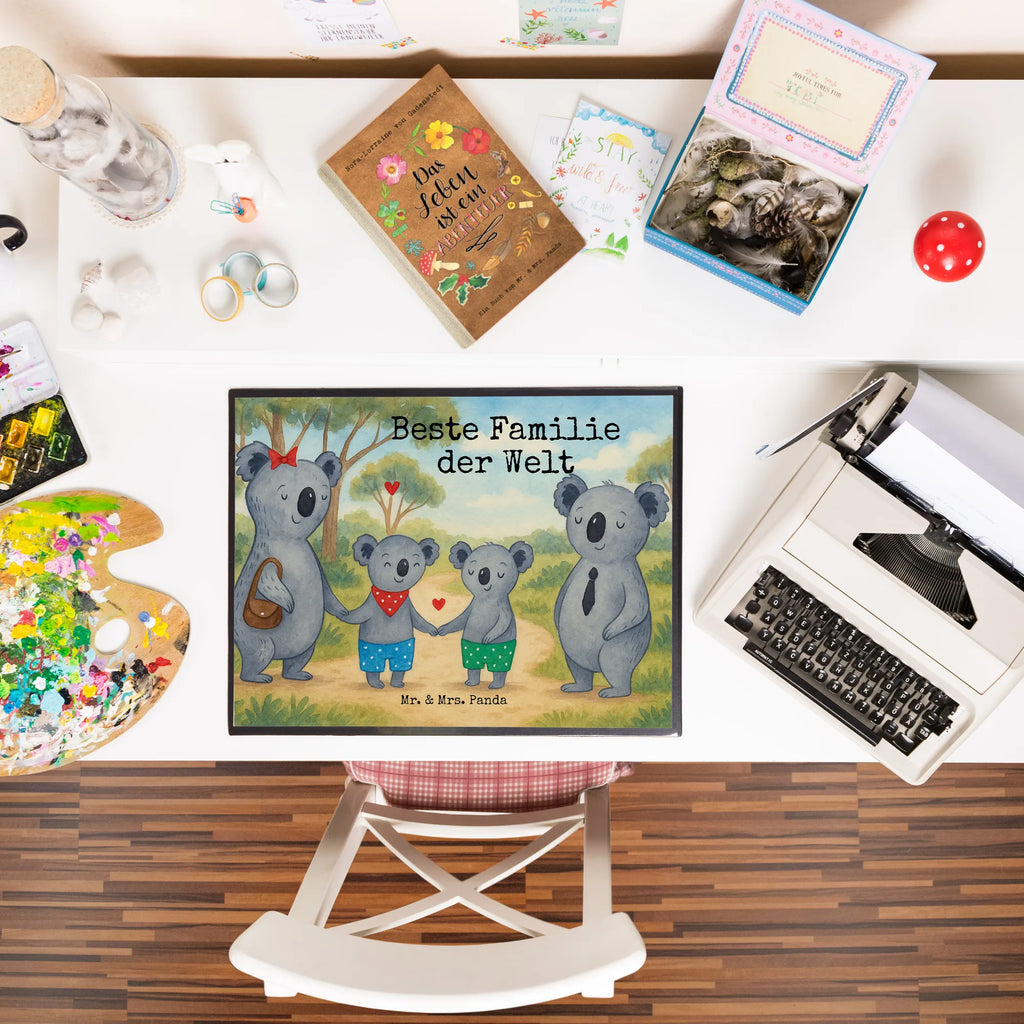 Schreibtischunterlage Koala Familie zwei Design Schreibunterlage, Schreibtischauflage, Bürobedarf, Büroartikel, Schreibwaren, Schreibtisch Unterlagen, Schreibtischunterlage Groß, Familie, Vatertag, Muttertag, Bruder, Schwester, Mama, Papa, Oma, Opa, Koala, Koalabär, beste Familie, Familienzeit, Familienleben, Koalafamilie, Lieblingsfamilie