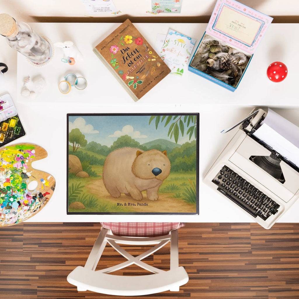 Schreibtischunterlage Wombat Design Schreibunterlage, Schreibtischauflage, Bürobedarf, Büroartikel, Schreibwaren, Schreibtisch Unterlagen, Schreibtischunterlage Groß, Tiermotive, Gute Laune, lustige Sprüche, Tiere, Wombat, Das Leben ist schön, Motivation, Spruch, Australien