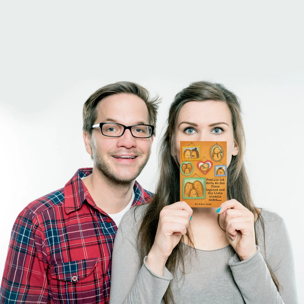 Postkarte Igel Familie Design Einladungskarte, Postkarte, Ansichtskarten, Karte, Einladung Geburtstag, Einladung, Einladungskarten Geburtstag, Geschenkkarte, Grußkarte, Ansichtskarte, Geburtstagskarte, Dankeskarte, Familie, Vatertag, Muttertag, Bruder, Schwester, Mama, Papa, Oma, Opa, Igel, Bilder, Liebe, Zusammenhalt, Glück