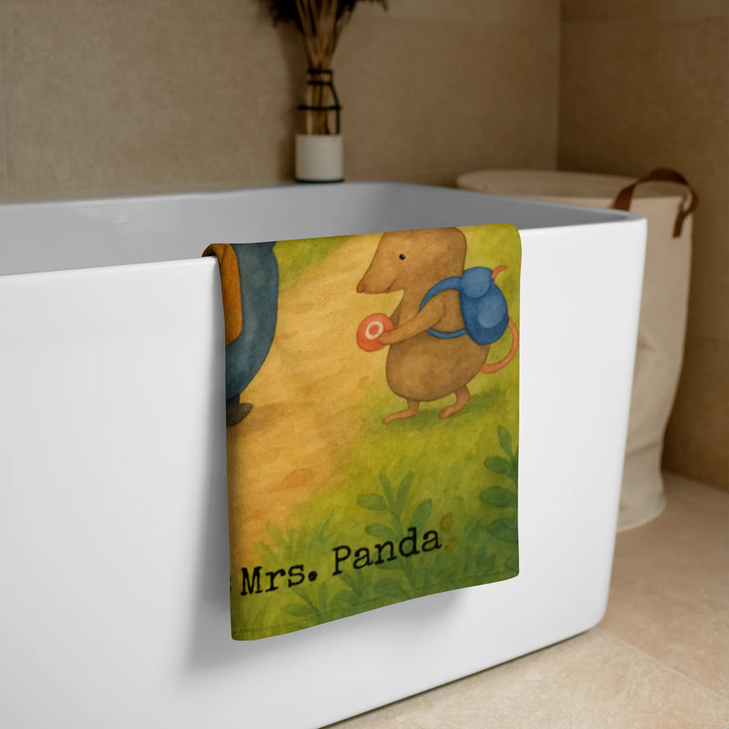 XL Badehandtuch Pinguin & Maus Wanderer Design Handtuch Für Große Personen, Umweltfreundliches Handtuch Groß, Handtuch Für Strand XL, Handtuch XL Modern, Handtuch Für Sauna Groß, Großes Handtuch, XL Handtuch Grau, XL Handtuch Bunt, XL Handtuch Mit Muster, Handtuch Für Erwachsene XL, Weiches XL Handtuch, Handtuch XL Für Männer, Duschtuch XL, Waschbares Handtuch XL, Handtuch Übergröße, Großes Handtuch Unifarben, Handtuch XL Geschenkidee, Mikrofaser Handtuch XL, Großes Handtuch Für Badezimmer, Handtuch Für Wellness, Strapazierfähiges XL Handtuch, Pflegeleichtes Handtuch Groß, Handtuch XL Für Kinder, Badetuch Extra Groß, XL Handtuch Aus Bio Baumwolle, Handtuch XL Klassisch, Handtuch Groß Für Sport, Saugfähiges Großes Handtuch, Badehandtuch XL, Nachhaltiges Handtuch XL, Design Handtuch XL, Extra Großes Handtuch, Handtuch Für Dusche XL, XL Handtuch, Flauschiges Handtuch XL, Handtuch XL Für Frauen, Saunatuch XL, Handtuch XL Aus Baumwolle, XL Handtuch Weiß, Pinguin, Abenteuer, wandern, Ausflug, Abenteurer, Pinguine, Roadtrip, Wanderlust