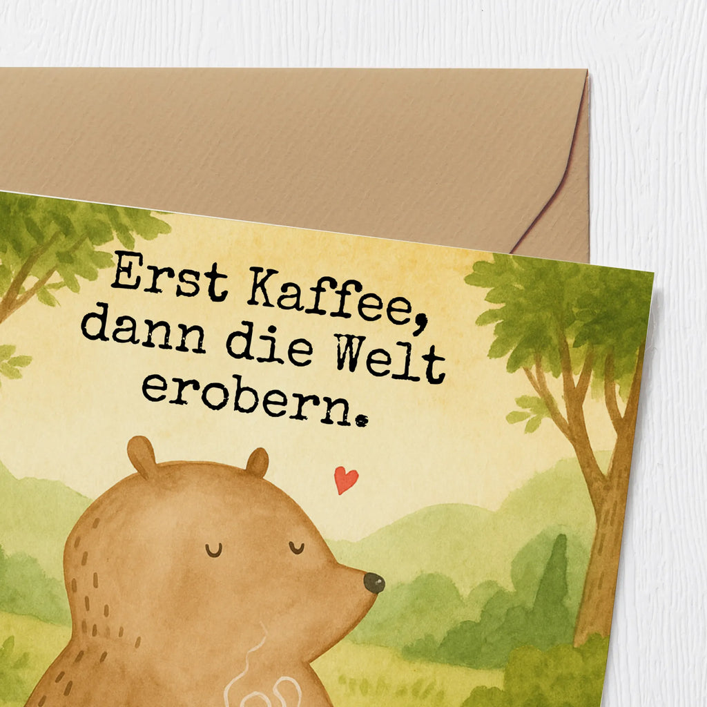 Deluxe Card bear Coffee Design Grußkarte, Hochzeitskarte, Karte, Glückwunschkarte, Hochwertige Klappkarte, Hochwertige Grußkarte, Geburtstagskarte, Einladungskarte, Klappkarte, Bär, Teddy, Teddybär, Coffee, guten Morgen, Welt erobern, Motivation, Welt retten, Morgenroutine, Bären, Kaffee
