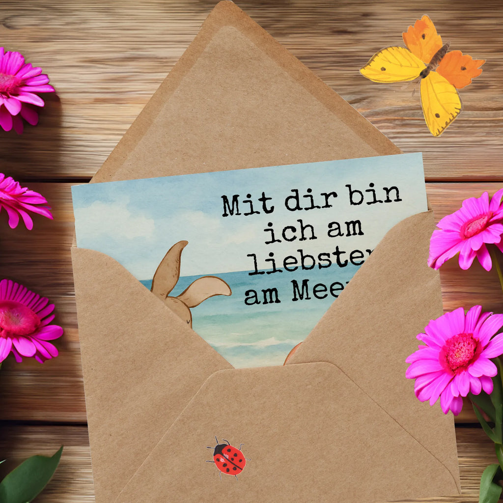 Deluxe Karte Hasen Muschel Design Karte, Grußkarte, Klappkarte, Einladungskarte, Glückwunschkarte, Hochzeitskarte, Geburtstagskarte, Hochwertige Grußkarte, Hochwertige Klappkarte, Familie, Vatertag, Muttertag, Bruder, Schwester, Mama, Papa, Oma, Opa, Hasen, beste Freundin, Freundin, Freundinnen, best friends, BFF, Muscheln sammeln, Muscheln, Meer