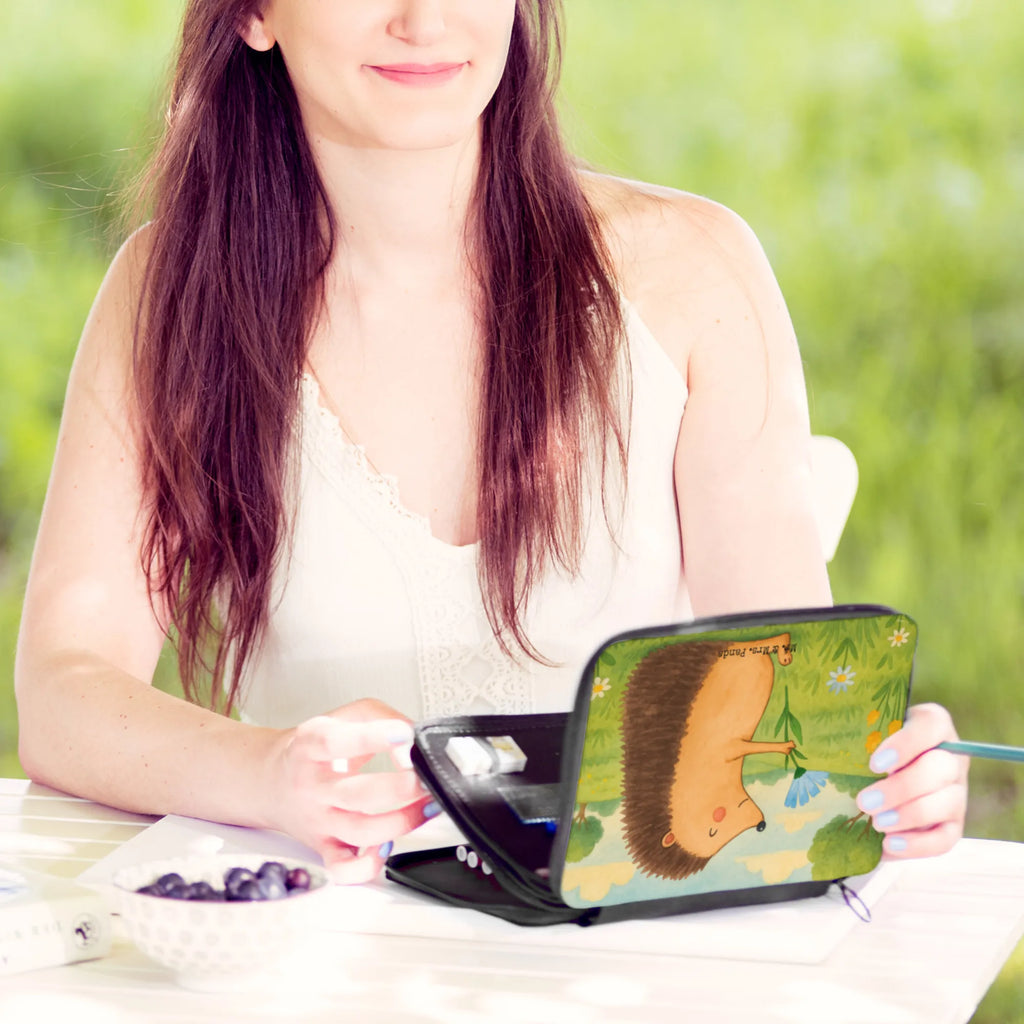 Leather folder Hedgehog Flower Design Federmappe, Stiftetasche, Stifte Etui, Schule, Einschulung, Geschenk, Kind, Schüler, Schülerin, Stifterolle, Federmäppchen, Motiv, Grundschule, Federmäppchen bedruckt, Büro Stifte Etui, Bestückte Federmappe, Kinder Federmappe, Federmappe Einschulung, Tiermotive, Gute Laune, lustige Sprüche, Tiere, Igel, Gute Besserung, Genesungswünsche, Krankheit, Krankenhaus, krank, Besuch