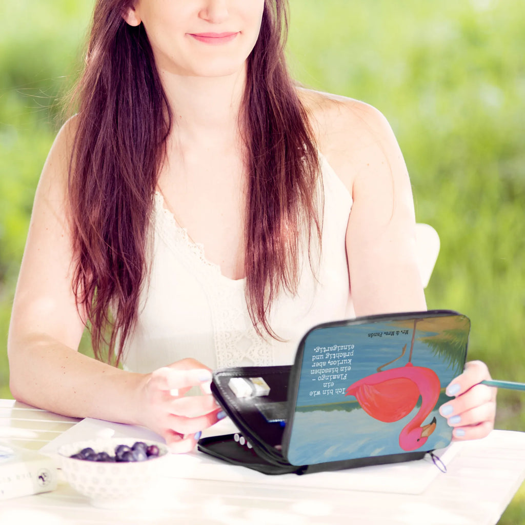 Leather folder flamingo Classic Design Federmäppchen bedruckt, Grundschule, Büro Stifte Etui, Motiv, Federmappe Einschulung, Geschenk, Federmäppchen, Federmappe, Bestückte Federmappe, Schule, Stiftetasche, Stifte Etui, Kind, Einschulung, Stifterolle, Kinder Federmappe, Schülerin, Schüler, Flamingo, ich, Freundinnen, Freundin, Sohn, Außenseiter, Einzigartig, Stolz, Selbstliebe, Tochter, Geschwister, Spruch, für mich