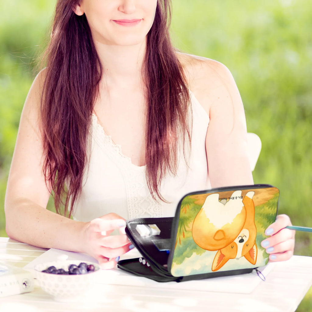 Leather folder corgi buttocks Design Schülerin, Einschulung, Schüler, Federmappe, Federmäppchen, Stifterolle, Federmappe Einschulung, Motiv, Kinder Federmappe, Büro Stifte Etui, Grundschule, Schule, Stifte Etui, Geschenk, Kind, Stiftetasche, Federmäppchen bedruckt, Bestückte Federmappe, Hund, Hundemotiv, Haustier, Hunderasse, Tierliebhaber, Hundebesitzer, Sprüche, Hundeliebe, Selbstliebe, Corgie, Motivation, Spruch