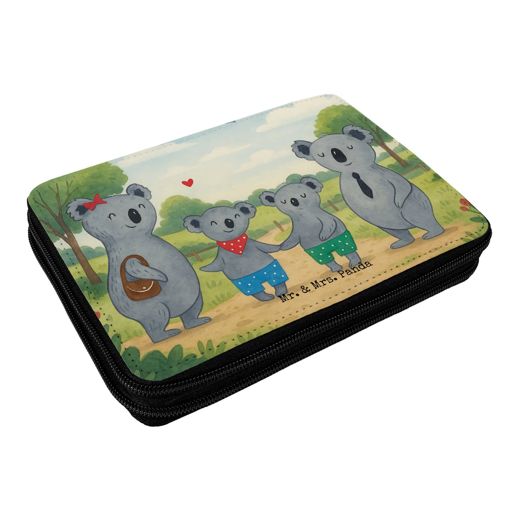 Leather folder Koala family with two kids Design Motiv, Einschulung, Federmäppchen bedruckt, Büro Stifte Etui, Federmappe Einschulung, Stifte Etui, Grundschule, Federmappe, Schülerin, Federmäppchen, Kinder Federmappe, Schule, Stiftetasche, Bestückte Federmappe, Geschenk, Kind, Schüler, Stifterolle, Familie, Vatertag, Muttertag, Bruder, Schwester, Mama, Papa, Oma, Opa, Koalafamilie, Familienleben, Koala, Lieblingsfamilie, Koalabär, beste Familie, Familienzeit