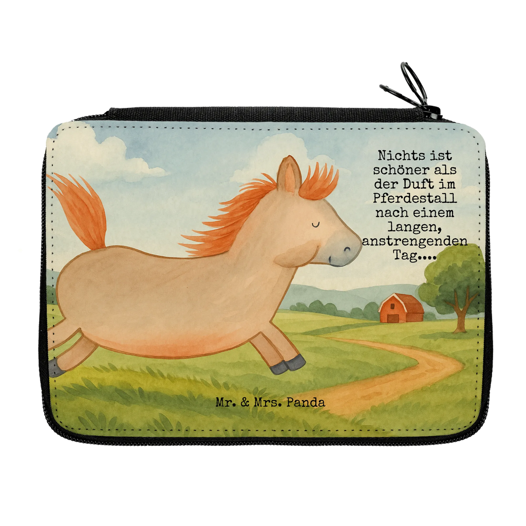 Federmappe Pferd Springen Design Federmappe, Stiftetasche, Stifte Etui, Schule, Einschulung, Geschenk, Kind, Schüler, Schülerin, Stifterolle, Federmäppchen, Motiv, Grundschule, Federmäppchen bedruckt, Büro Stifte Etui, Bestückte Federmappe, Kinder Federmappe, Federmappe Einschulung, Bauernhof, Hoftiere, Landwirt, Landwirtin, Pferd, Pony, Pferde, Stall, Pferdestall, ausreiten, reiten, Pferdebesitzer
