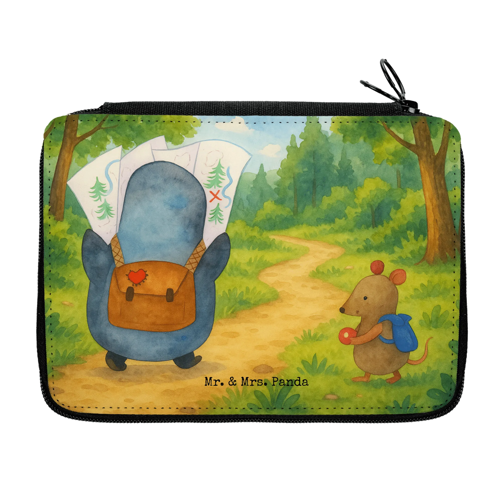 Leather folder Penguin & Mouse Hiker Design Federmappe, Stiftetasche, Stifte Etui, Schule, Einschulung, Geschenk, Kind, Schüler, Schülerin, Stifterolle, Federmäppchen, Motiv, Grundschule, Federmäppchen bedruckt, Büro Stifte Etui, Bestückte Federmappe, Kinder Federmappe, Federmappe Einschulung, Pinguin, Pinguine, Abenteurer, Abenteuer, Roadtrip, Ausflug, Wanderlust, wandern