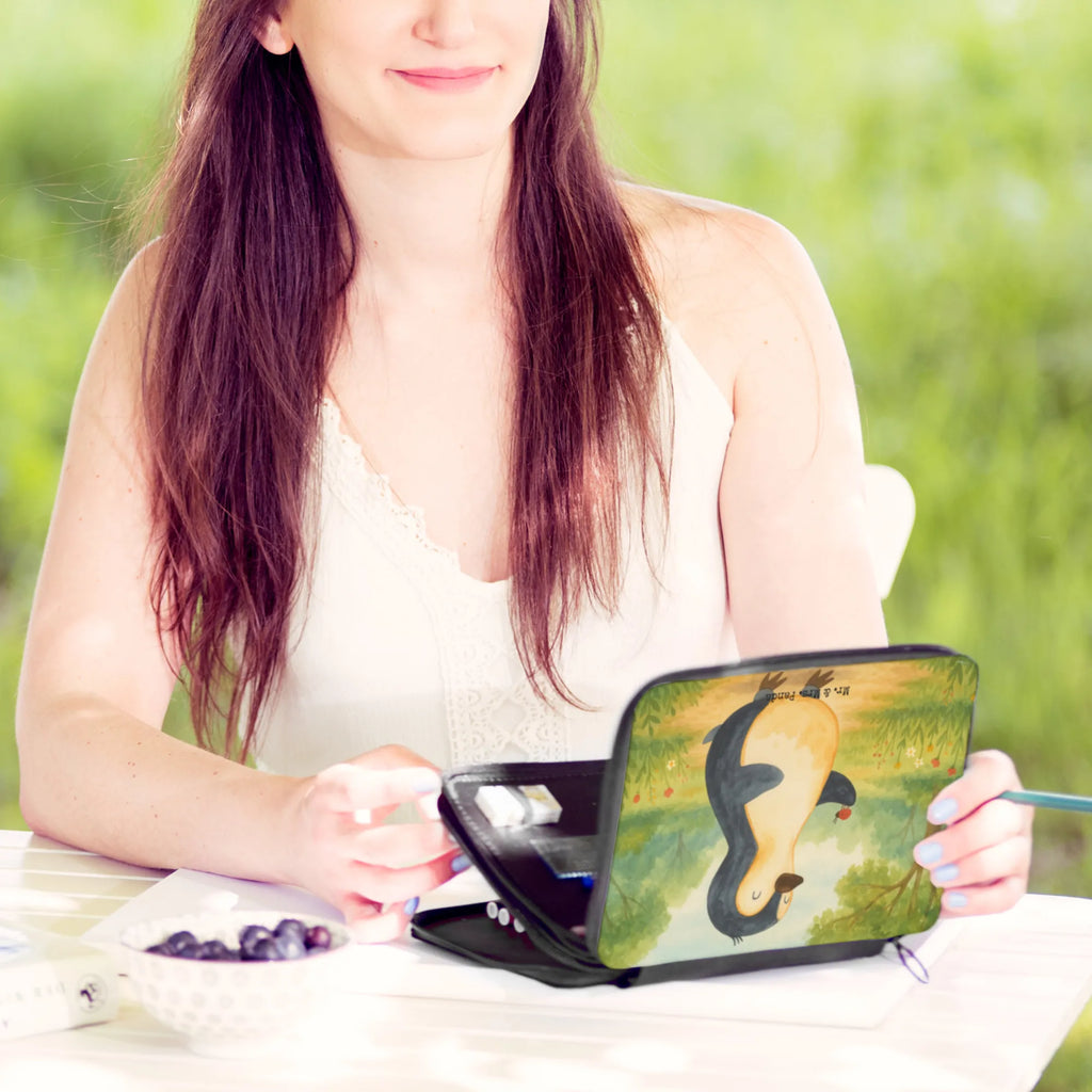 Leather folder Penguin ladybug Design Federmappe, Stiftetasche, Stifte Etui, Schule, Einschulung, Geschenk, Kind, Schüler, Schülerin, Stifterolle, Federmäppchen, Motiv, Grundschule, Federmäppchen bedruckt, Büro Stifte Etui, Bestückte Federmappe, Kinder Federmappe, Federmappe Einschulung, Pinguin, Pinguine, Marienkäfer, Liebe, Wunder, Glück, Freude, Lebensfreude