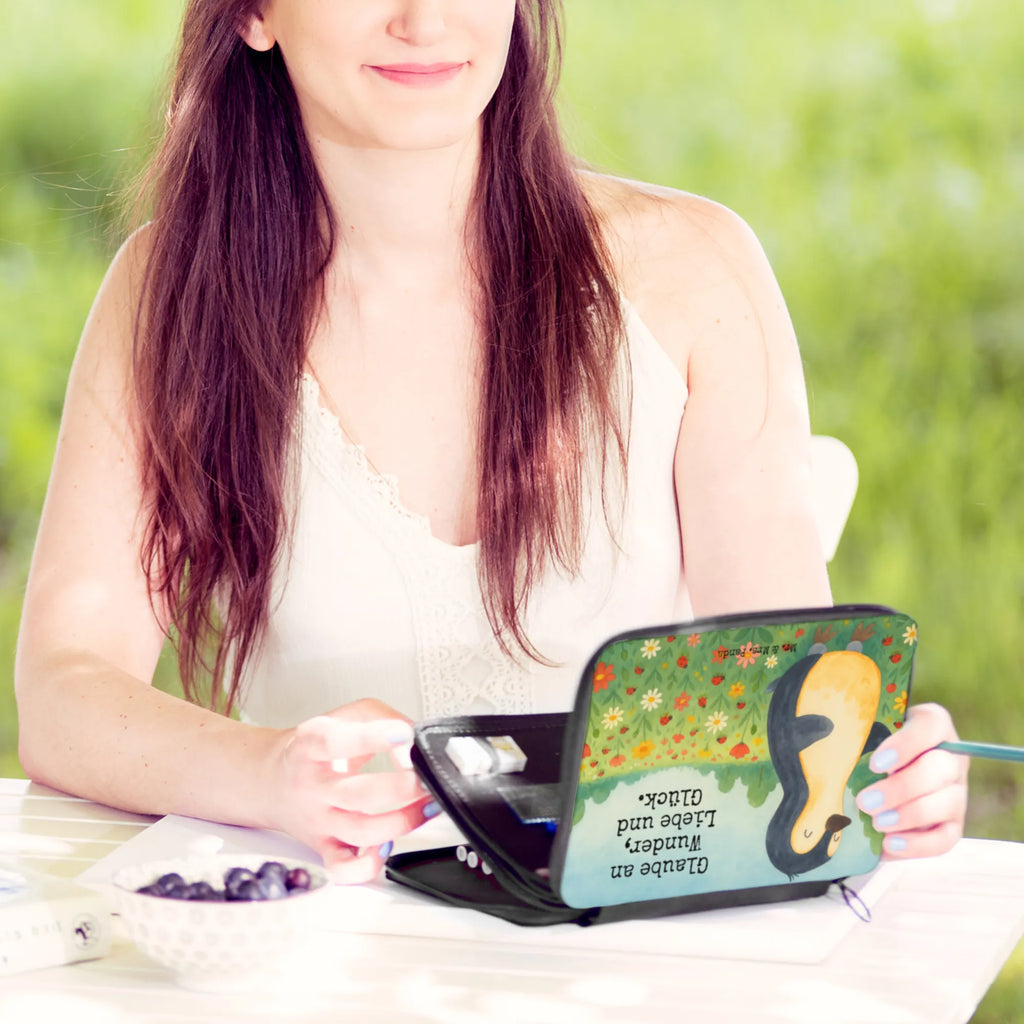 Leather folder Penguin ladybug Design Federmappe, Stiftetasche, Stifte Etui, Schule, Einschulung, Geschenk, Kind, Schüler, Schülerin, Stifterolle, Federmäppchen, Motiv, Grundschule, Federmäppchen bedruckt, Büro Stifte Etui, Bestückte Federmappe, Kinder Federmappe, Federmappe Einschulung, Pinguin, Pinguine, Marienkäfer, Liebe, Wunder, Glück, Freude, Lebensfreude