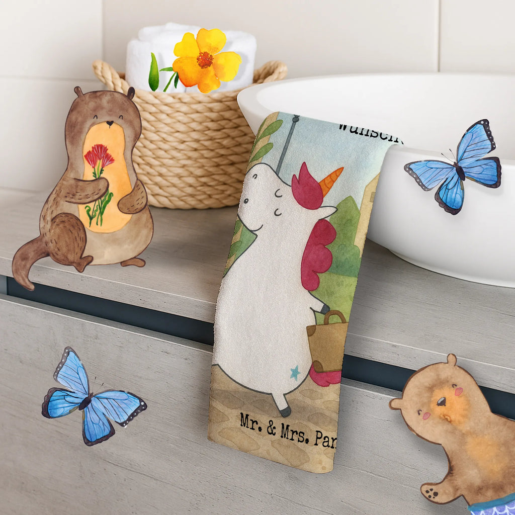 Personalisiertes Gästehandtuch Einhorn Koffer Design Gästehandtuch Bio Baumwolle Mit Text, Gästehandtuch Baumwolle Mit Namen, Gästehandtuch Ökologisch Mit Namen, Handtuch Gästeformat Mit Gravur, Gästehandtuch Mit Namen, Gästehandtuch Für Hotels Mit Gravur, Handtuch Für Gäste Mit Name, Gästehandtuch Mit Muster Und Name, Gästehandtuch 30x50 Mit Name, Personalisiertes Gästehandtuch, Gästehandtuch Modern Mit Namen, Gästehandtuch Weiß Mit Namen, Gästehandtuch Waschbar Mit Name, Gästehandtuch Strapazierfähig Mit Text, Gästehandtuch Pflegeleicht Mit Gravur, Handtuch Für Gäste-WC Mit Name, Gästehandtuch Bunt Personalisiert, Gästehandtuch Bad Mit Wunschtext, Gästehandtuch Nachhaltig Personalisiert, Gästehandtuch Weich Mit Namen, Gästehandtücher Mit Wunschtext, Gästehandtuch Klassisch Mit Wunschtext, Gästehandtuch Hochwertig Personalisiert, Waschhandtuch Mit Wunschtext, Gästehandtuch Set Personalisiert, Handtuch Klein Mit Namen, Gästehandtuch Mit Bordüre Und Wunschtext, Handtuch Für Toilette Personalisiert, Gästehandtuch Badezimmer Personalisiert, Gästehandtuch Schnell Trocknend Mit Wunschtext, Handtuch Gästezimmer Mit Namen, Gästehandtuch Grau Mit Wunschtext, Gästehandtuch Schwarz Mit Namen, Gästehandtuch Saugfähig Mit Wunschtext, Gäste-Tuch Mit Wunschtext, Gästehandtuch Beige Mit Gravur, Kleines Handtuch Personalisiert, Einhorn, Einhörner, Einhorn Deko, Unicorn, Reise, witzig, Verreisen, lustig, Abenteuer, Spaß, Koffer, Erwachsen, Kind, Gepäck, unicorn, albern