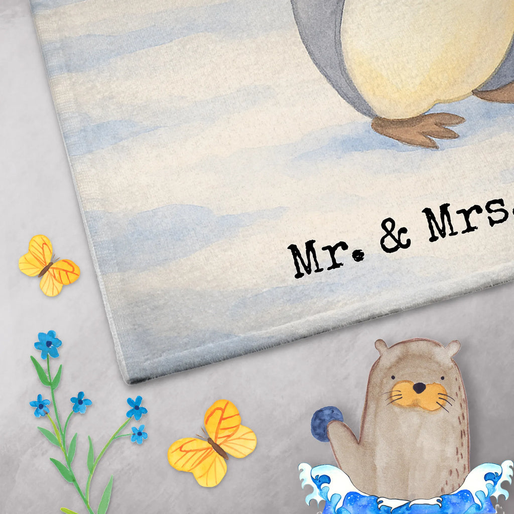 Personalisiertes Gästehandtuch Pinguine Kuscheln Design Gästehandtuch Ökologisch Mit Namen, Gästehandtücher Mit Wunschtext, Gästehandtuch Strapazierfähig Mit Text, Gäste-Tuch Mit Wunschtext, Handtuch Für Gäste-WC Mit Name, Personalisiertes Gästehandtuch, Gästehandtuch Badezimmer Personalisiert, Gästehandtuch Beige Mit Gravur, Gästehandtuch Baumwolle Mit Namen, Gästehandtuch Waschbar Mit Name, Gästehandtuch Grau Mit Wunschtext, Waschhandtuch Mit Wunschtext, Gästehandtuch Schnell Trocknend Mit Wunschtext, Handtuch Gästezimmer Mit Namen, Gästehandtuch Pflegeleicht Mit Gravur, Gästehandtuch Set Personalisiert, Gästehandtuch Bunt Personalisiert, Handtuch Für Toilette Personalisiert, Gästehandtuch Hochwertig Personalisiert, Gästehandtuch Bad Mit Wunschtext, Kleines Handtuch Personalisiert, Gästehandtuch Weiß Mit Namen, Gästehandtuch Saugfähig Mit Wunschtext, Gästehandtuch Modern Mit Namen, Gästehandtuch Bio Baumwolle Mit Text, Gästehandtuch Nachhaltig Personalisiert, Handtuch Gästeformat Mit Gravur, Gästehandtuch Mit Namen, Gästehandtuch Weich Mit Namen, Gästehandtuch Mit Muster Und Name, Gästehandtuch Mit Bordüre Und Wunschtext, Gästehandtuch Für Hotels Mit Gravur, Handtuch Für Gäste Mit Name, Gästehandtuch Schwarz Mit Namen, Gästehandtuch Klassisch Mit Wunschtext, Gästehandtuch 30x50 Mit Name, Handtuch Klein Mit Namen, Liebe, Partner, Freund, Freundin, Ehemann, Ehefrau, Heiraten, Verlobung, Heiratsantrag, Liebesgeschenk, Jahrestag, Hocheitstag, für Ehemann, für Männer, Mitbringsel, Geschenk für Freundin, Valentinstag, Geschenk für Partner, Liebesbeweis, Hochzeitstag, Geschenk für Frauen