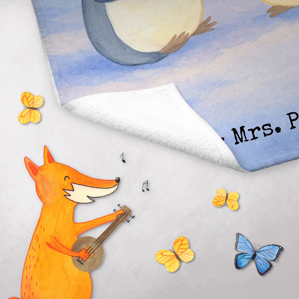 Personalisiertes Gästehandtuch Pinguine trösten Design Gästehandtuch Modern Mit Namen, Handtuch Gästeformat Mit Gravur, Gästehandtuch Schnell Trocknend Mit Wunschtext, Handtuch Für Gäste-WC Mit Name, Kleines Handtuch Personalisiert, Gästehandtuch Weich Mit Namen, Gäste-Tuch Mit Wunschtext, Gästehandtuch Beige Mit Gravur, Waschhandtuch Mit Wunschtext, Gästehandtuch Hochwertig Personalisiert, Personalisiertes Gästehandtuch, Gästehandtuch Für Hotels Mit Gravur, Gästehandtuch Bad Mit Wunschtext, Gästehandtuch Bio Baumwolle Mit Text, Gästehandtuch Klassisch Mit Wunschtext, Handtuch Für Gäste Mit Name, Gästehandtuch Set Personalisiert, Gästehandtuch Bunt Personalisiert, Gästehandtuch Pflegeleicht Mit Gravur, Gästehandtücher Mit Wunschtext, Gästehandtuch 30x50 Mit Name, Handtuch Klein Mit Namen, Gästehandtuch Mit Muster Und Name, Gästehandtuch Baumwolle Mit Namen, Gästehandtuch Nachhaltig Personalisiert, Gästehandtuch Mit Bordüre Und Wunschtext, Handtuch Gästezimmer Mit Namen, Gästehandtuch Badezimmer Personalisiert, Gästehandtuch Strapazierfähig Mit Text, Gästehandtuch Schwarz Mit Namen, Gästehandtuch Grau Mit Wunschtext, Handtuch Für Toilette Personalisiert, Gästehandtuch Saugfähig Mit Wunschtext, Gästehandtuch Mit Namen, Gästehandtuch Waschbar Mit Name, Gästehandtuch Ökologisch Mit Namen, Gästehandtuch Weiß Mit Namen, Liebe, Partner, Freund, Freundin, Ehemann, Ehefrau, Heiraten, Verlobung, Heiratsantrag, Liebesgeschenk, Jahrestag, Hocheitstag, Liebesbeweis, für Ehemann, Geschenk für Frauen, für Männer, Mitbringsel, Hochzeitstag, Valentinstag, Geschenk für Freundin, Geschenk für Partner