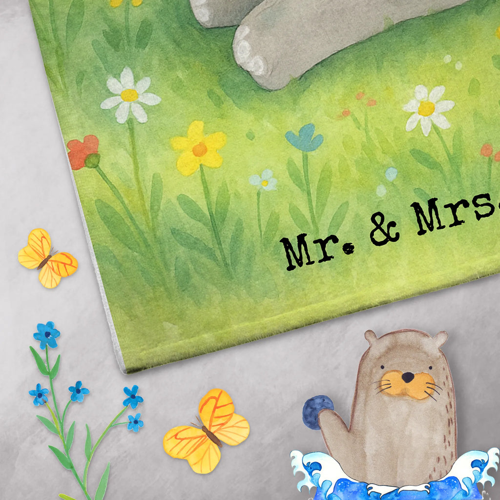 Personalisiertes Gästehandtuch Elefant Biene Design Handtuch Gästeformat Mit Gravur, Kleines Handtuch Personalisiert, Gästehandtuch Weich Mit Namen, Gästehandtuch Weiß Mit Namen, Gästehandtuch Modern Mit Namen, Gästehandtuch Grau Mit Wunschtext, Gäste-Tuch Mit Wunschtext, Handtuch Für Gäste-WC Mit Name, Gästehandtuch Mit Namen, Gästehandtuch Waschbar Mit Name, Handtuch Gästezimmer Mit Namen, Waschhandtuch Mit Wunschtext, Gästehandtuch Mit Bordüre Und Wunschtext, Gästehandtuch Mit Muster Und Name, Gästehandtuch Nachhaltig Personalisiert, Gästehandtuch Bio Baumwolle Mit Text, Gästehandtuch Beige Mit Gravur, Handtuch Für Toilette Personalisiert, Gästehandtücher Mit Wunschtext, Gästehandtuch Schwarz Mit Namen, Gästehandtuch Strapazierfähig Mit Text, Gästehandtuch Schnell Trocknend Mit Wunschtext, Gästehandtuch Badezimmer Personalisiert, Handtuch Klein Mit Namen, Personalisiertes Gästehandtuch, Gästehandtuch Hochwertig Personalisiert, Gästehandtuch Klassisch Mit Wunschtext, Gästehandtuch Ökologisch Mit Namen, Gästehandtuch 30x50 Mit Name, Gästehandtuch Bunt Personalisiert, Gästehandtuch Bad Mit Wunschtext, Gästehandtuch Baumwolle Mit Namen, Handtuch Für Gäste Mit Name, Gästehandtuch Set Personalisiert, Gästehandtuch Pflegeleicht Mit Gravur, Gästehandtuch Saugfähig Mit Wunschtext, Gästehandtuch Für Hotels Mit Gravur, Tiermotive, Gute Laune, lustige Sprüche, Tiere, Liebesspruch, Biene, Heiratsantrag, Liebesgeschenk, Elefant, Liebe, Hochzeitsgeschenk, Jahrestag, Liebesbeweis