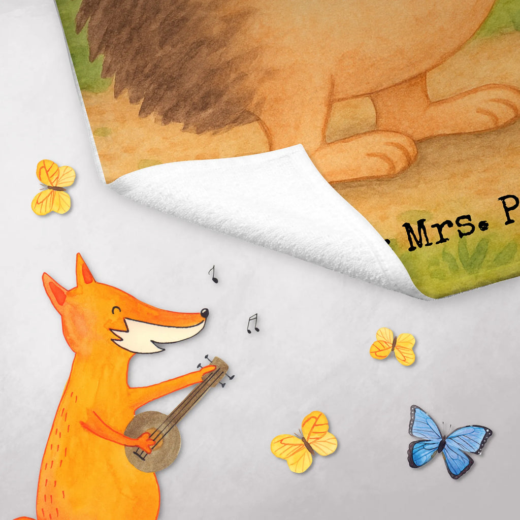 Personalisiertes Gästehandtuch Igel Kuchenstück Design Gästehandtuch Beige Mit Gravur, Gästehandtuch Bio Baumwolle Mit Text, Gästehandtuch Set Personalisiert, Gästehandtuch Baumwolle Mit Namen, Gästehandtuch Ökologisch Mit Namen, Gäste-Tuch Mit Wunschtext, Gästehandtücher Mit Wunschtext, Gästehandtuch Weiß Mit Namen, Gästehandtuch Badezimmer Personalisiert, Gästehandtuch Schnell Trocknend Mit Wunschtext, Gästehandtuch Für Hotels Mit Gravur, Gästehandtuch Bad Mit Wunschtext, Handtuch Gästezimmer Mit Namen, Gästehandtuch Pflegeleicht Mit Gravur, Gästehandtuch Strapazierfähig Mit Text, Gästehandtuch Mit Namen, Gästehandtuch Saugfähig Mit Wunschtext, Kleines Handtuch Personalisiert, Gästehandtuch Schwarz Mit Namen, Gästehandtuch Weich Mit Namen, Gästehandtuch Nachhaltig Personalisiert, Gästehandtuch Grau Mit Wunschtext, Gästehandtuch Hochwertig Personalisiert, Waschhandtuch Mit Wunschtext, Handtuch Für Toilette Personalisiert, Gästehandtuch Mit Bordüre Und Wunschtext, Gästehandtuch Modern Mit Namen, Gästehandtuch Klassisch Mit Wunschtext, Gästehandtuch Waschbar Mit Name, Gästehandtuch Bunt Personalisiert, Handtuch Klein Mit Namen, Handtuch Für Gäste-WC Mit Name, Handtuch Gästeformat Mit Gravur, Gästehandtuch Mit Muster Und Name, Personalisiertes Gästehandtuch, Handtuch Für Gäste Mit Name, Gästehandtuch 30x50 Mit Name, Tiermotive, Gute Laune, lustige Sprüche, Tiere, Essen Spruch, Kuchen, Torte, Einladung Party, Kuchen backen, Geburtstagskuchen, Igel, Backen Geschenk