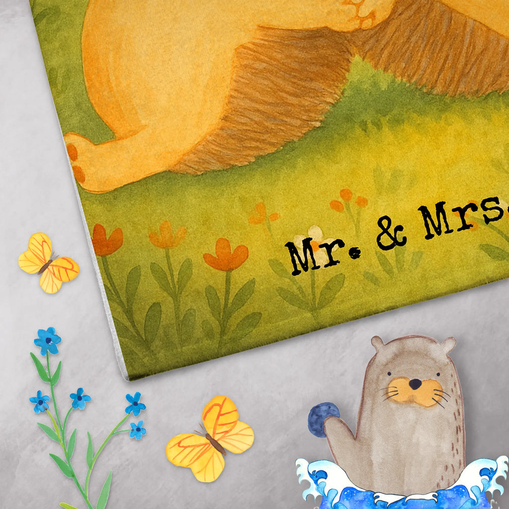 Personalisiertes Gästehandtuch Igel händchenhaltend Design Gästehandtuch Bio Baumwolle Mit Text, Handtuch Klein Mit Namen, Gästehandtuch Beige Mit Gravur, Gästehandtuch Grau Mit Wunschtext, Gästehandtuch 30x50 Mit Name, Handtuch Für Gäste Mit Name, Gästehandtuch Nachhaltig Personalisiert, Gästehandtuch Weich Mit Namen, Handtuch Gästeformat Mit Gravur, Gästehandtuch Mit Namen, Gästehandtuch Ökologisch Mit Namen, Kleines Handtuch Personalisiert, Gästehandtuch Strapazierfähig Mit Text, Gästehandtuch Weiß Mit Namen, Gästehandtuch Hochwertig Personalisiert, Gästehandtuch Mit Muster Und Name, Handtuch Für Toilette Personalisiert, Gästehandtuch Modern Mit Namen, Handtuch Gästezimmer Mit Namen, Gästehandtücher Mit Wunschtext, Gästehandtuch Set Personalisiert, Gästehandtuch Waschbar Mit Name, Gästehandtuch Badezimmer Personalisiert, Gästehandtuch Baumwolle Mit Namen, Gästehandtuch Saugfähig Mit Wunschtext, Gästehandtuch Bad Mit Wunschtext, Waschhandtuch Mit Wunschtext, Gästehandtuch Klassisch Mit Wunschtext, Gästehandtuch Schwarz Mit Namen, Personalisiertes Gästehandtuch, Handtuch Für Gäste-WC Mit Name, Gästehandtuch Mit Bordüre Und Wunschtext, Gäste-Tuch Mit Wunschtext, Gästehandtuch Schnell Trocknend Mit Wunschtext, Gästehandtuch Pflegeleicht Mit Gravur, Gästehandtuch Für Hotels Mit Gravur, Gästehandtuch Bunt Personalisiert, Liebe, Partner, Freund, Freundin, Ehemann, Ehefrau, Heiraten, Verlobung, Heiratsantrag, Liebesgeschenk, Jahrestag, Hocheitstag, Liebesbeweis, Gemeinsamkeit, große Liebe, Lieblingsmensch, Geschenk für zwei, Igel, Hand in Hand, Hochzeit, Igelliebe, Liebesbotschaft, Love