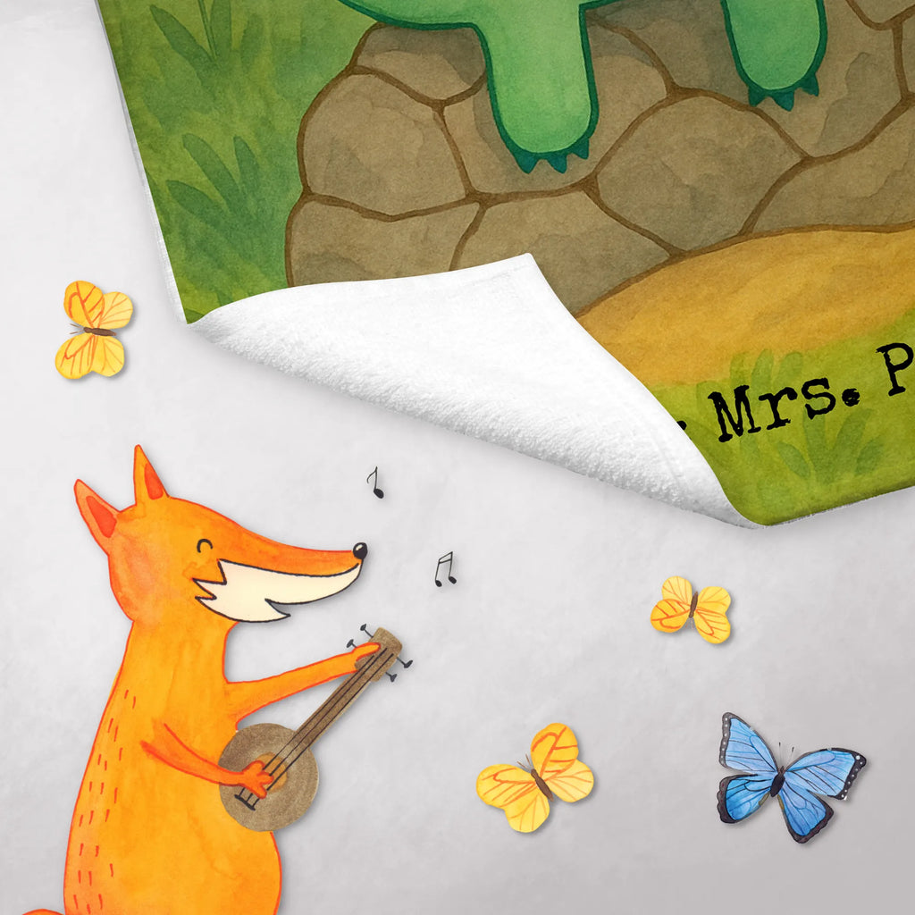 Personalisiertes Gästehandtuch Schildkröte Pause Design Gästehandtuch Saugfähig Mit Wunschtext, Gästehandtuch Grau Mit Wunschtext, Gästehandtuch Strapazierfähig Mit Text, Gästehandtuch Mit Namen, Gästehandtuch Bad Mit Wunschtext, Kleines Handtuch Personalisiert, Gästehandtuch Für Hotels Mit Gravur, Handtuch Für Toilette Personalisiert, Personalisiertes Gästehandtuch, Gästehandtuch Modern Mit Namen, Gästehandtuch Nachhaltig Personalisiert, Handtuch Für Gäste-WC Mit Name, Gästehandtücher Mit Wunschtext, Gästehandtuch Pflegeleicht Mit Gravur, Handtuch Klein Mit Namen, Gästehandtuch Mit Bordüre Und Wunschtext, Gästehandtuch Hochwertig Personalisiert, Handtuch Gästeformat Mit Gravur, Gästehandtuch Bunt Personalisiert, Gästehandtuch Schnell Trocknend Mit Wunschtext, Gästehandtuch Schwarz Mit Namen, Gästehandtuch 30x50 Mit Name, Gästehandtuch Waschbar Mit Name, Gästehandtuch Weiß Mit Namen, Gäste-Tuch Mit Wunschtext, Waschhandtuch Mit Wunschtext, Gästehandtuch Klassisch Mit Wunschtext, Gästehandtuch Weich Mit Namen, Gästehandtuch Bio Baumwolle Mit Text, Gästehandtuch Ökologisch Mit Namen, Gästehandtuch Baumwolle Mit Namen, Gästehandtuch Badezimmer Personalisiert, Handtuch Gästezimmer Mit Namen, Gästehandtuch Beige Mit Gravur, Handtuch Für Gäste Mit Name, Gästehandtuch Mit Muster Und Name, Gästehandtuch Set Personalisiert, Schildkröte, Achtsamkeit, achtsam, Entschleunigen