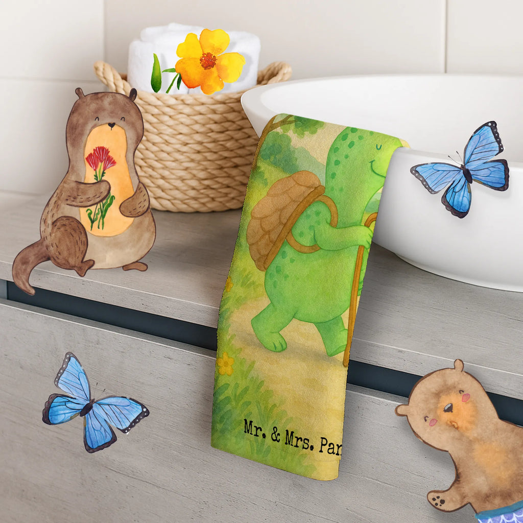 Personalisiertes Gästehandtuch Schildkröte Wanderer Design Gästehandtuch Mit Bordüre Und Wunschtext, Handtuch Für Gäste Mit Name, Gästehandtuch Baumwolle Mit Namen, Gästehandtuch Klassisch Mit Wunschtext, Waschhandtuch Mit Wunschtext, Gästehandtuch Saugfähig Mit Wunschtext, Gästehandtuch Mit Muster Und Name, Gästehandtuch 30x50 Mit Name, Gästehandtuch Bunt Personalisiert, Gästehandtuch Schwarz Mit Namen, Gästehandtuch Schnell Trocknend Mit Wunschtext, Gästehandtuch Set Personalisiert, Kleines Handtuch Personalisiert, Gästehandtuch Weich Mit Namen, Personalisiertes Gästehandtuch, Gästehandtuch Waschbar Mit Name, Gästehandtuch Bio Baumwolle Mit Text, Gästehandtuch Modern Mit Namen, Handtuch Für Toilette Personalisiert, Gästehandtuch Hochwertig Personalisiert, Handtuch Klein Mit Namen, Gästehandtuch Pflegeleicht Mit Gravur, Gästehandtücher Mit Wunschtext, Gästehandtuch Mit Namen, Gästehandtuch Weiß Mit Namen, Gästehandtuch Ökologisch Mit Namen, Gästehandtuch Bad Mit Wunschtext, Gästehandtuch Beige Mit Gravur, Gästehandtuch Nachhaltig Personalisiert, Handtuch Gästeformat Mit Gravur, Gästehandtuch Strapazierfähig Mit Text, Gästehandtuch Für Hotels Mit Gravur, Gästehandtuch Grau Mit Wunschtext, Handtuch Für Gäste-WC Mit Name, Gäste-Tuch Mit Wunschtext, Gästehandtuch Badezimmer Personalisiert, Handtuch Gästezimmer Mit Namen, Schildkröte, Motivation, Motivationssprüche, Motivationsspruch, Neuanfang, Schildkröten