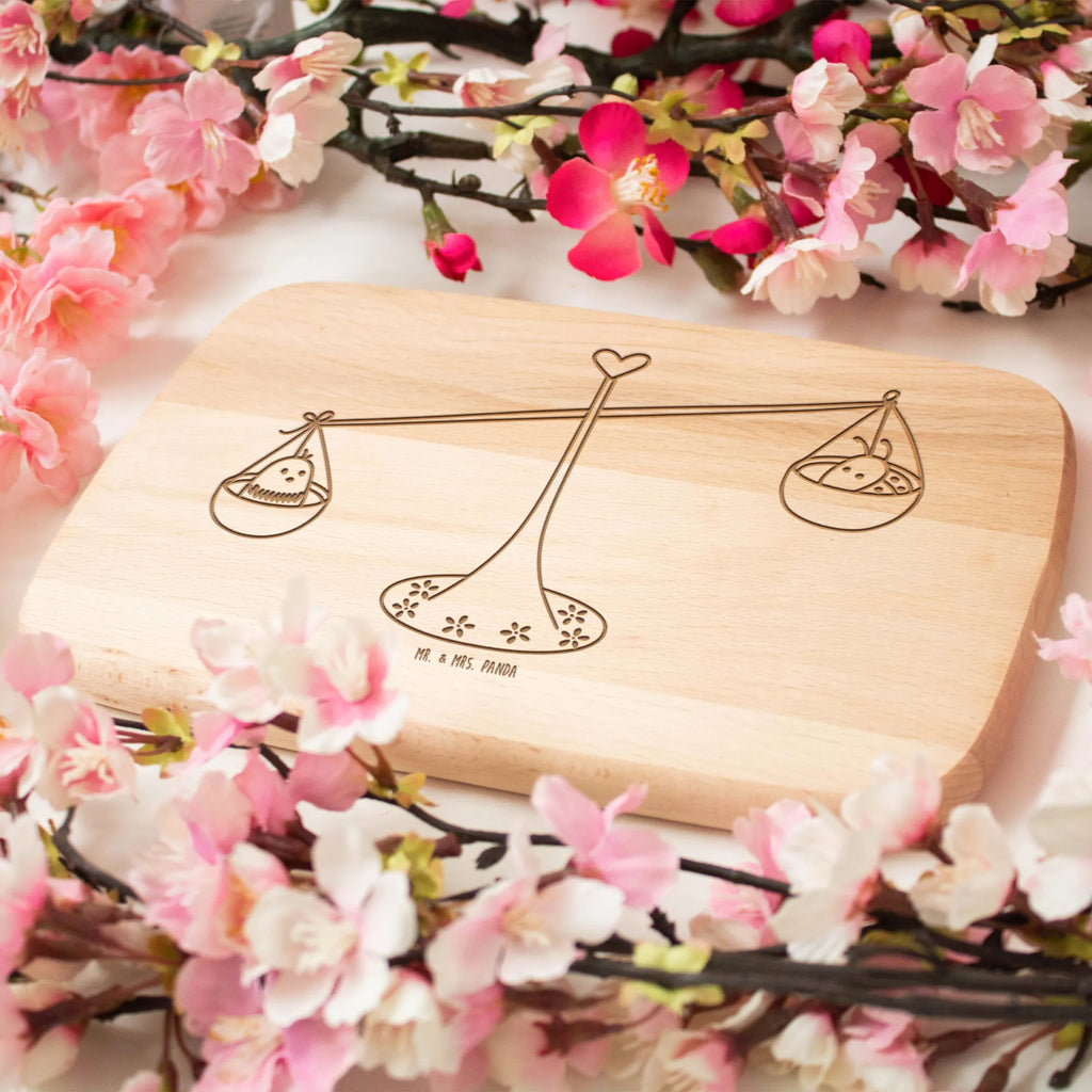 Schneidebrett Sternzeichen Waage Schneidebrett, Küchenbrett, Holzbrett, Frühstücksbrettchen, Frühstücksbrett, Schneidebrett Holz, Tierkreiszeichen, Sternzeichen, Horoskop, Astrologie, Aszendent, Biene, Geburtstag September, Geschenk September, Marienkäfer, Hummel, Geburtstag Oktober, Waage Geschenk, Geschenk Oktober, Waage Sternzeichen, Waage, Gleichgewicht