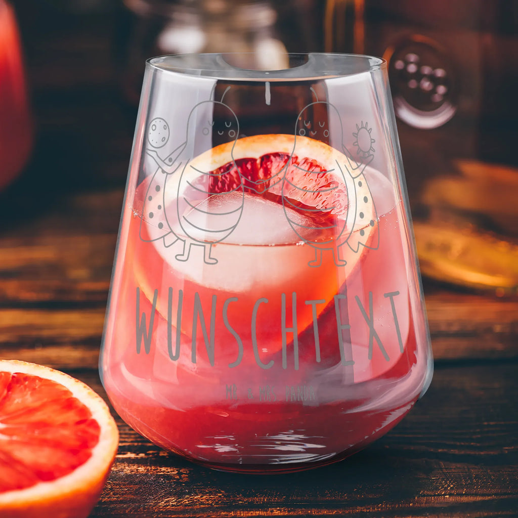 Personalisiertes Cocktail Glas Sternzeichen Zwilling Highball Glas Mit Wunschname, Hurricane Glas Mit Gravur, Großes Cocktailglas Mit Namensgravur, Coupette Glas Mit Gravur, Handgeblasenes Cocktailglas Mit Namensgravur, Cocktailglas Mit Stiel Mit Wunschname, Personalisierter Cocktailglas, Spülmaschinenfestes Cocktailglas Mit Namen, Modernes Cocktailglas Mit Gravur, Vintage Cocktailglas Mit Wunschnamen, Kleines Cocktailglas Mit Namen, Rührglas Mit Wunschtext, Nick & Nora Glas Mit Wunschname, Premium Cocktailglas Mit Namensgravur, Margarita Glas Mit Namen, Design Cocktailglas Mit Namen, Cocktail Mixing Glass Mit Namen, Coupé Glas Mit Namen, Martiniglas Mit Namensgravur, Kristall Cocktailglas Mit Namensgravur, Longdrinkglas Mit Wunschname, Old-Fashioned Glas Mit Namen, Cocktailglas Set Mit Gravur, Dünnwandiges Cocktailglas Mit Wunschname, Whiskey Tumbler Mit Namen, Elegantes Cocktailglas Mit Namen, Daiquiri Glas Mit Namen, Cocktailglas Für Bar Mit Wunschname, Collins Glas Mit Namen, Cocktailschale Mit Wunschtext, Rocks Glas Mit Namensgravur, Cocktailglas Mit Namen, Lowball Glas Mit Namensgravur, Cocktail Glas Mit Wunschnamen, Cocktailglas Für Zuhause Mit Namensgravur, Tumbler Mit Namensgravur, Robustes Cocktailglas Mit Wunschname, Cocktailglas Ohne Stiel Mit Namen, Tierkreiszeichen, Sternzeichen, Horoskop, Astrologie, Aszendent, Zwillingsschwester, Geburtstag Mai, Geschenk Mai, Geschenk Juni, Zwilling Geschenk, Zwillinge, Marienkäfer, Zwilling Sternzeichen, Zwillingsbruder, Glückskäfer