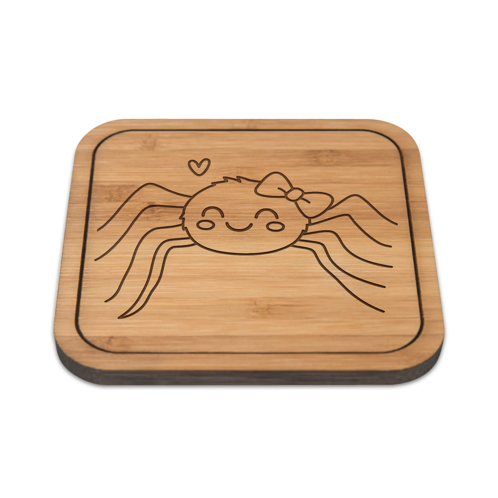 Kwadratowa podkładka Pająk Agata radość Untersetzer Aus Filz, Design Untersetzer, Filzuntersetzer Quadratisch, Untersetzer Für Esstisch, Untersetzer Für Küche, Keramikuntersetzer, Dekorativer Untersetzer Quadratisch, Tassenunterlage, Tassen Schutz, Untersetzer 6er Set, Hitzebeständiger Untersetzer, Tischuntersetzer Quadratisch, Untersetzer 4er Set, Robuster Untersetzer, nachhhaltig Unterstzer, Glasunterlage, Untersetzer Aus Kork, Untersetzer Aus Holz Quadratisch, Untersetzer Für Wohnzimmer, Holzuntersetzer Quadratisch, Glasuntersetzer, Schieferuntersetzer Quadratisch, Untersetzer Geschenk, Unterlage Für Becher, Getränkeunterlage, Coaster Quadratisch, Tassenuntersetzer, Untersetzer Büro, Untersetzer Quadratisch, Klassischer Getränkeuntersetzer, Korkuntersetzer Quadratisch, Tischschoner, Bierdeckel, Umweltfreundlicher Untersetzer, Bambusuntersetzer Quadratisch, Unterlage Für Tassen, Gläser Schutz, Becheruntersetzer, Quadratischer Untersetzer, Kratzschutz Für Tisch, Unterlage Für Gläser, Moderner Tischuntersetzer, Rutschfester Untersetzer, Handgemachter Untersetzer, Getränkeuntersetzer, Nachhaltiger Untersetzer, Spinne Agathe, Spinne, Agathe, Videos, Merchandise, Trend, Viral, Viraler Hit, Beliebte Spinne