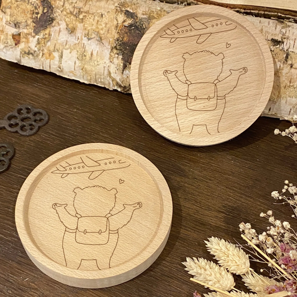 Holz Untersetzer Bär Flugzeug Gravierte Untersetzer, Holz Untersetzer, Untersetzer graviert, Untersetzer, Liebe, Partner, Freund, Freundin, Ehemann, Ehefrau, Heiraten, Verlobung, Heiratsantrag, Liebesgeschenk, Jahrestag, Hocheitstag, Hochzeitstag, Geschenk für Frauen, Mitbringsel, für Männer, Liebesbeweis, Geschenk für Freundin, Valentinstag, Geschenk für Partner, für Ehemann