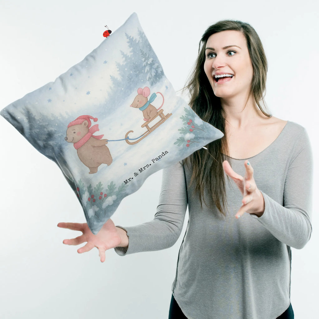 40x40 Kissen Bär und Maus Schlitten Design Sofakissen 40x40, Sofakissen, Dekokissen, Kopfkissen, Kissen, Kissenhülle 40x40, sitzkissen, Kissen 40x40 Waschbar, Motivkissen, Kissenbezug 40x40, Kissenhülle, Kopfkissen 40x40, Kissenbezüge, Dekokissen Sofa, Couchkissen, Zierkissen, Dekokissen 40x40, sofakissen, Kissen 40x40, Winter, Weihnachten, Weihnachtsdeko, Nikolaus, Advent, Heiligabend, Wintermotiv