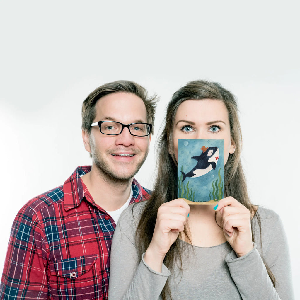 Postkarte Orca Zylinder Design Postkarte, Karte, Geschenkkarte, Grußkarte, Einladung, Ansichtskarte, Geburtstagskarte, Einladungskarte, Dankeskarte, Ansichtskarten, Einladung Geburtstag, Einladungskarten Geburtstag, Meerestiere, Meer, Urlaub, Narwal, Glitter, Konfetti, Glitzer, Geburtstag, Feier, Fete, Fest, Glückwunsch, Orca