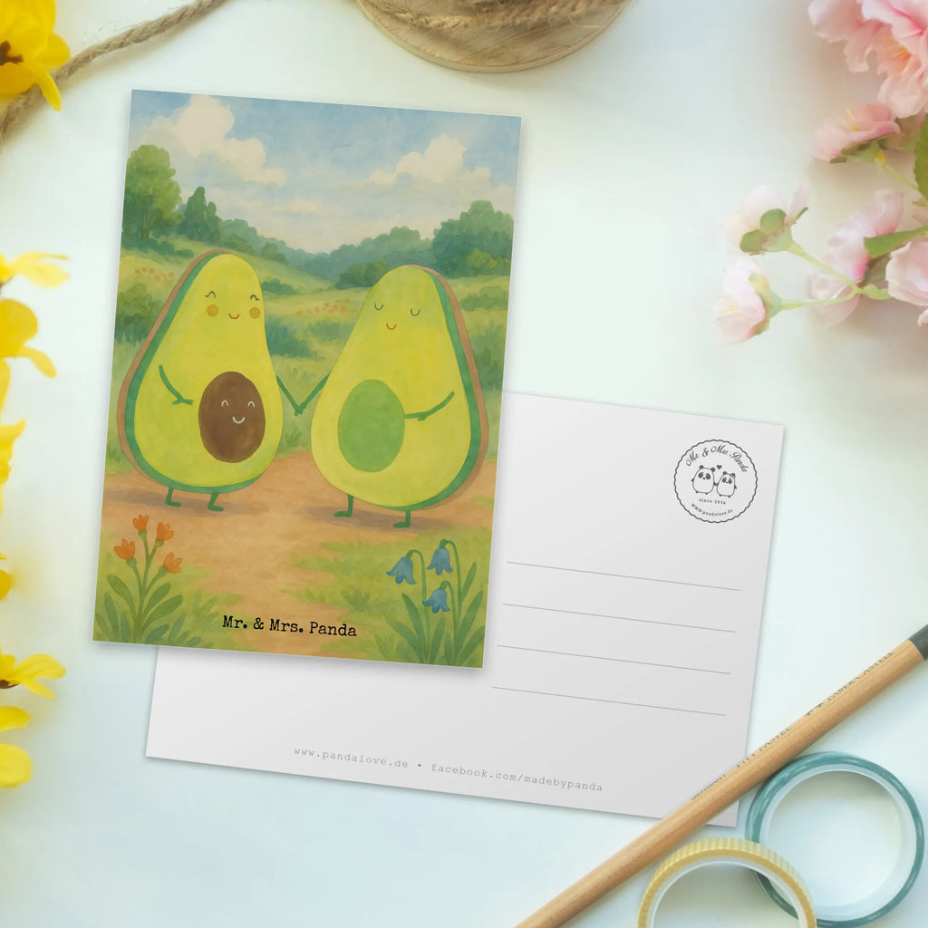 Postkarte Avocado Pärchen Design Postkarte, Karte, Geschenkkarte, Grußkarte, Einladung, Ansichtskarte, Geburtstagskarte, Einladungskarte, Dankeskarte, Ansichtskarten, Einladung Geburtstag, Einladungskarten Geburtstag, Avocado, Veggie, Vegan, Gesund, Avocuddle, Liebe, Schwangerschaft, Familie, Babyshower, Babyparty, Hochzeit, Kinder, Avocados, Geburt