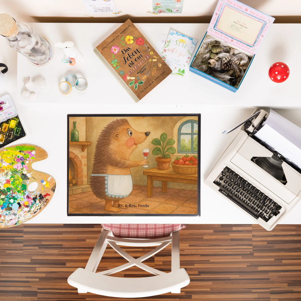 Schreibtischunterlage Igel Wein Design Schreibunterlage, Schreibtischauflage, Bürobedarf, Büroartikel, Schreibwaren, Schreibtisch Unterlagen, Schreibtischunterlage Groß, Tiermotive, Gute Laune, lustige Sprüche, Tiere, Wein Spruch, Igel, Geschenk Weintrinker, Geschenk Weinliebhaber, Wein Deko, Weinglas, Rotwein, Weißwein, Wein trinken