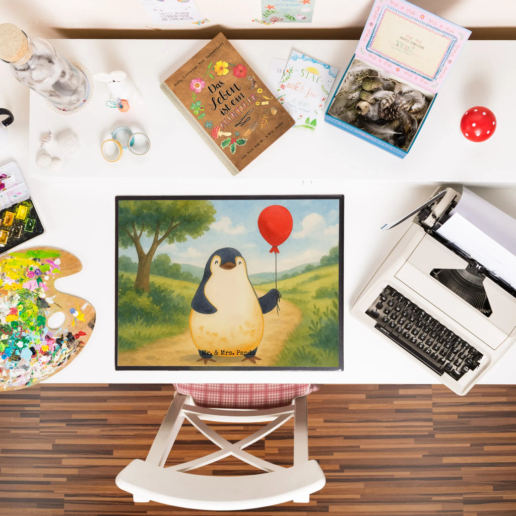 Schreibtischunterlage Pinguin Luftballon Design Schreibunterlage, Schreibtischauflage, Bürobedarf, Büroartikel, Schreibwaren, Schreibtisch Unterlagen, Schreibtischunterlage Groß, Pinguin, Pinguine, Luftballon, Tagträume, Lebenslust, Geschenk Freundin, Geschenkidee, beste Freundin, Motivation, Neustart, neues Leben, Liebe, Glück