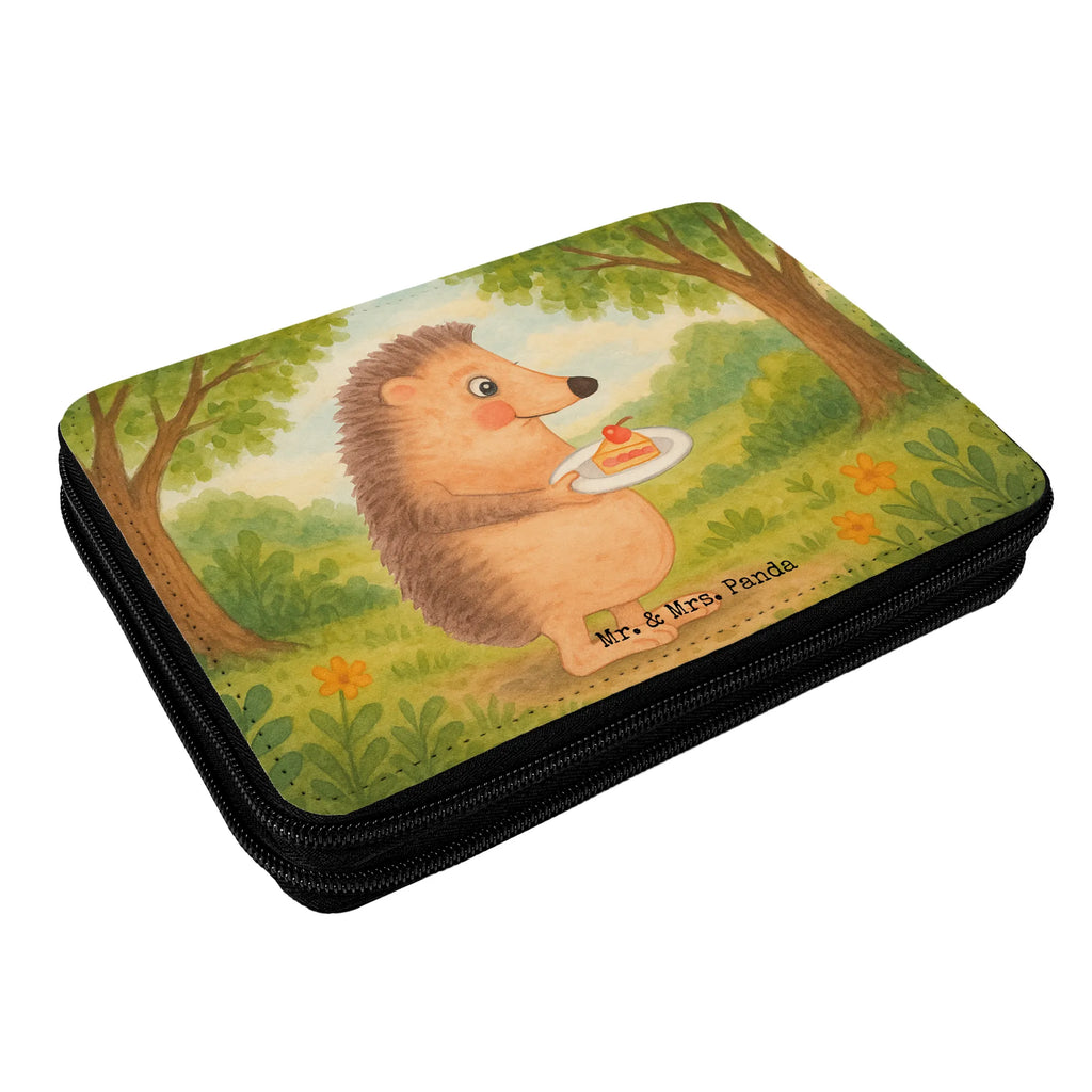 Federmappe Igel Kuchenstück Design Federmappe, Stiftetasche, Stifte Etui, Schule, Einschulung, Geschenk, Kind, Schüler, Schülerin, Stifterolle, Federmäppchen, Motiv, Grundschule, Federmäppchen bedruckt, Büro Stifte Etui, Bestückte Federmappe, Kinder Federmappe, Federmappe Einschulung, Tiermotive, Gute Laune, lustige Sprüche, Tiere, Igel, Essen Spruch, Kuchen, Backen Geschenk, Kuchen backen, Einladung Party, Geburtstagskuchen, Torte