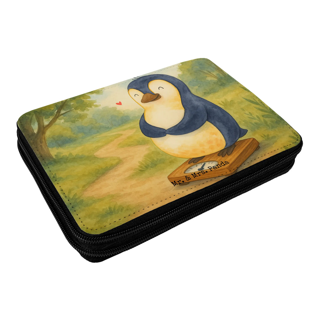 Federmappe Pinguin Diät Design Federmappe, Stiftetasche, Stifte Etui, Schule, Einschulung, Geschenk, Kind, Schüler, Schülerin, Stifterolle, Federmäppchen, Motiv, Grundschule, Federmäppchen bedruckt, Büro Stifte Etui, Bestückte Federmappe, Kinder Federmappe, Federmappe Einschulung, Pinguin, Pinguine, Diät, Abnehmen, Abspecken, Gewicht, Motivation, Selbstliebe, Körperliebe, Selbstrespekt