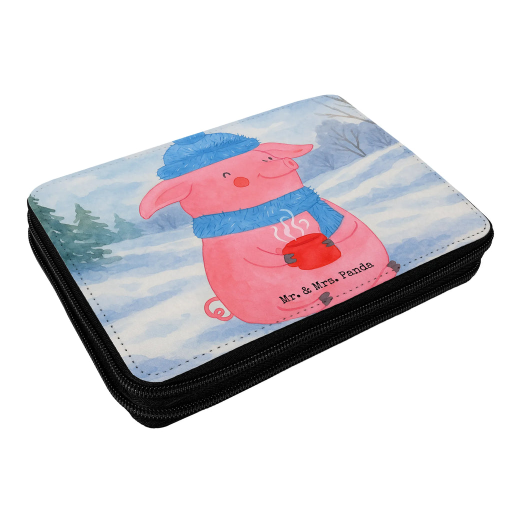 Federmappe Schweinchen Glühwein Design Federmappe, Stiftetasche, Stifte Etui, Schule, Einschulung, Geschenk, Kind, Schüler, Schülerin, Stifterolle, Federmäppchen, Motiv, Grundschule, Federmäppchen bedruckt, Büro Stifte Etui, Bestückte Federmappe, Kinder Federmappe, Federmappe Einschulung, Winter, Weihnachten, Weihnachtsdeko, Nikolaus, Advent, Heiligabend, Wintermotiv, Glühwein, Betrunken, Weihnachtsmarkt, Spruch