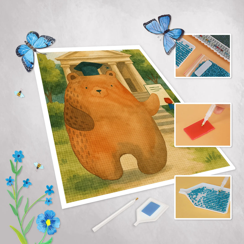 Diamond Painting Bär Prüfung Design Diamond Painting Geschenkidee, Diamond Painting Werkzeuge, Diamond Painting Porträt, Diamond Painting Tablett, Diamant Bild, Diamond Painting Partial Drill, Diamant Mosaik, Diamond Painting Full Drill, Diamond Painting Für Kinder, Kristallbild, Diamond Painting Für Erwachsene, 5D Diamant Malerei, DIY Diamond Painting, Diamond Painting Landschaft, Diamond Painting Zubehör, Diamond Painting Quadratbohrer, Diamond Painting Klassisch, Diamant Malerei, Diamond Art, Diamant Stickerei, Rhinestone Painting, Diamond Painting Anfänger Set, Diamond Painting Puzzle, Diamond Painting, Diamond Painting Tray, DIY Strass Bild, Diamond Painting Blumen, Diamond Painting Rundbohrer, Strass Malerei, Diamond Painting Pinzette, Diamond Painting Leinwand, Diamond Painting Tiere, Diamond Painting Modern, Diamond Painting Schablone, Diamond Painting Motive, Diamond Painting Kit, Diamond Painting Profi Set, Diamond Painting Schlüsselanhänger, Diamond Painting Bohrer, Diamond Painting Deko, Diamond Painting Muster, Diamond Painting Set, Bär, Teddy, Teddybär, Abitur, Prüfung bestanden, Abschlusszeugnis, Abschluss, Zeugnis, Prüfungen