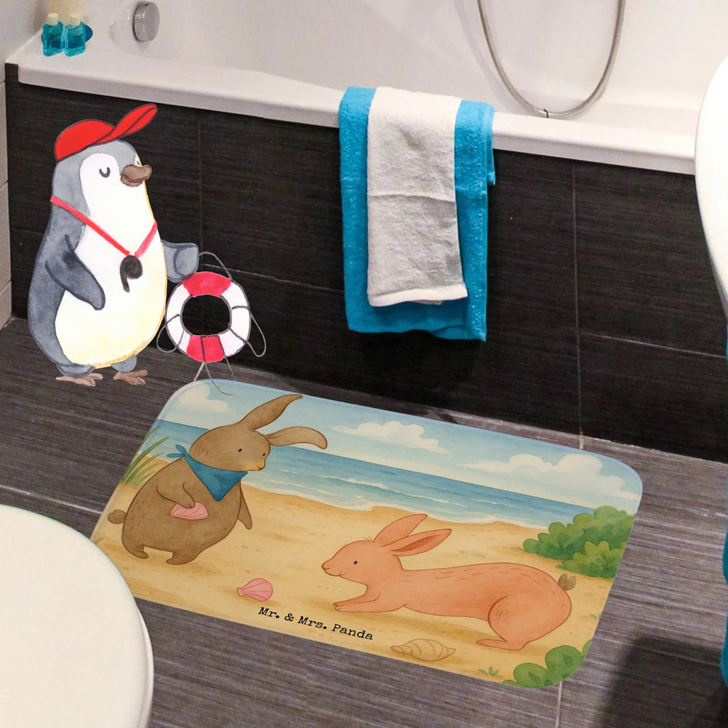 Badematte Hasen Muschel Design Badvorleger, Badezimmerteppich, Badematte, Badteppich, Duschvorleger, Badgarnitur, Badläufer, Badematten Set, Rutschfester Badvorleger, Weicher Badvorleger, Saugfähiger Badvorleger, Waschbarer Badvorleger, Badvorleger Baumwolle, Badvorleger Mikrofaser, Badvorleger Naturmaterial, Badvorleger Nachhaltig, Badvorleger Für Dusche, Badvorleger Für Badewanne, Badvorleger Für Gäste-WC, Badvorleger Klein, Badvorleger Groß, Rechteckiger Badvorleger, Runder Badvorleger, Badvorleger Modern, Badvorleger Klassisch, Badvorleger Vintage, Badvorleger Design, Badvorleger Gemustert, Badvorleger Weiß, Badvorleger Schwarz, Badvorleger Antirutsch, Badvorleger Teppich, Badezimmer Matte, Bad Fußmatte, Weiche Badezimmermatte, Badematte Rutschfest, Badmatte Waschbar, Teppich Fürs Bad, Familie, Vatertag, Muttertag, Bruder, Schwester, Mama, Papa, Oma, Opa, Hasen, beste Freundin, Freundin, Freundinnen, best friends, BFF, Muscheln sammeln, Muscheln, Meer