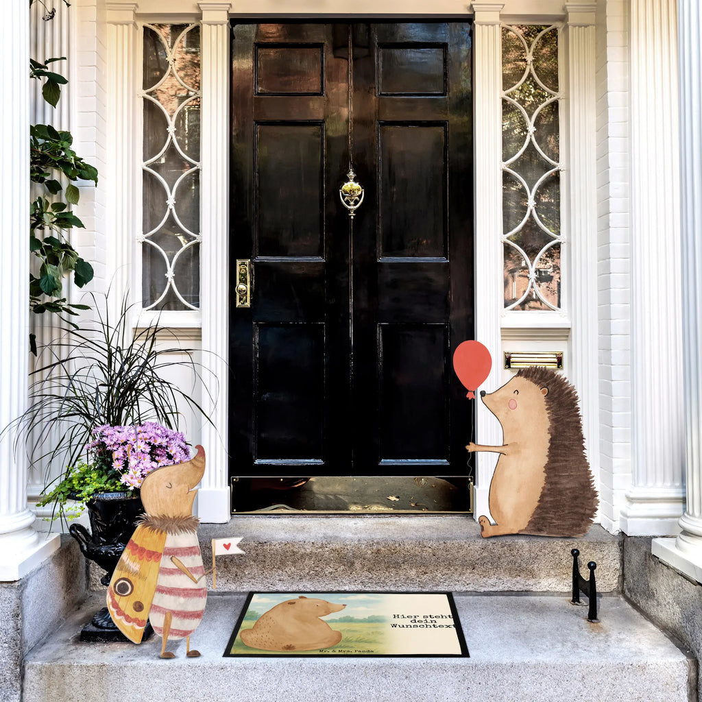 Personalisierte Fußmatte Bär Schulterblick Design Personalisierte Fußmatte, Fußmatte mit Namen, Personalisiert, Türvorleger mit Namen, Bedrucken, Haustürmatte personalisiert, Personalisieruung, Türvorleger personalisiert, Fußmatte bedrucken, Namensfussmatte, Wunschnamen, Bär, Teddy, Teddybär, Motivation, Selbstachtung, Weltansicht, Weisheit, Bären, Bärenliebe