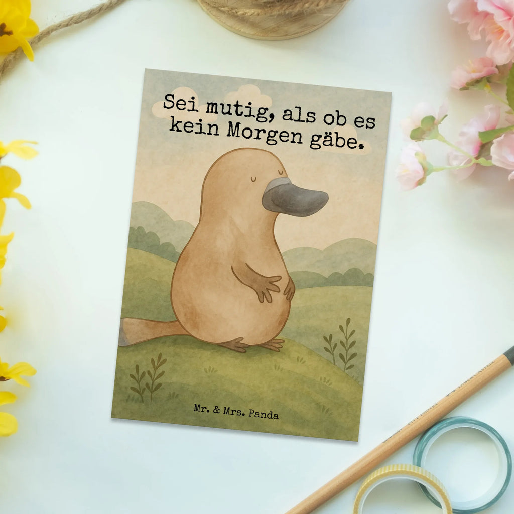 Postkarte Schnabeltier Mut Design Postkarte, Karte, Geschenkkarte, Grußkarte, Einladung, Ansichtskarte, Geburtstagskarte, Einladungskarte, Dankeskarte, Ansichtskarten, Einladung Geburtstag, Einladungskarten Geburtstag, Meerestiere, Meer, Urlaub, Schnabeltier, Mut, mutig, Lebensweisheit, Schnabeltiere, Motivation, Training, Büro, Arbeit, Neuanfang, Neustart, Weltreise, Raodtrip