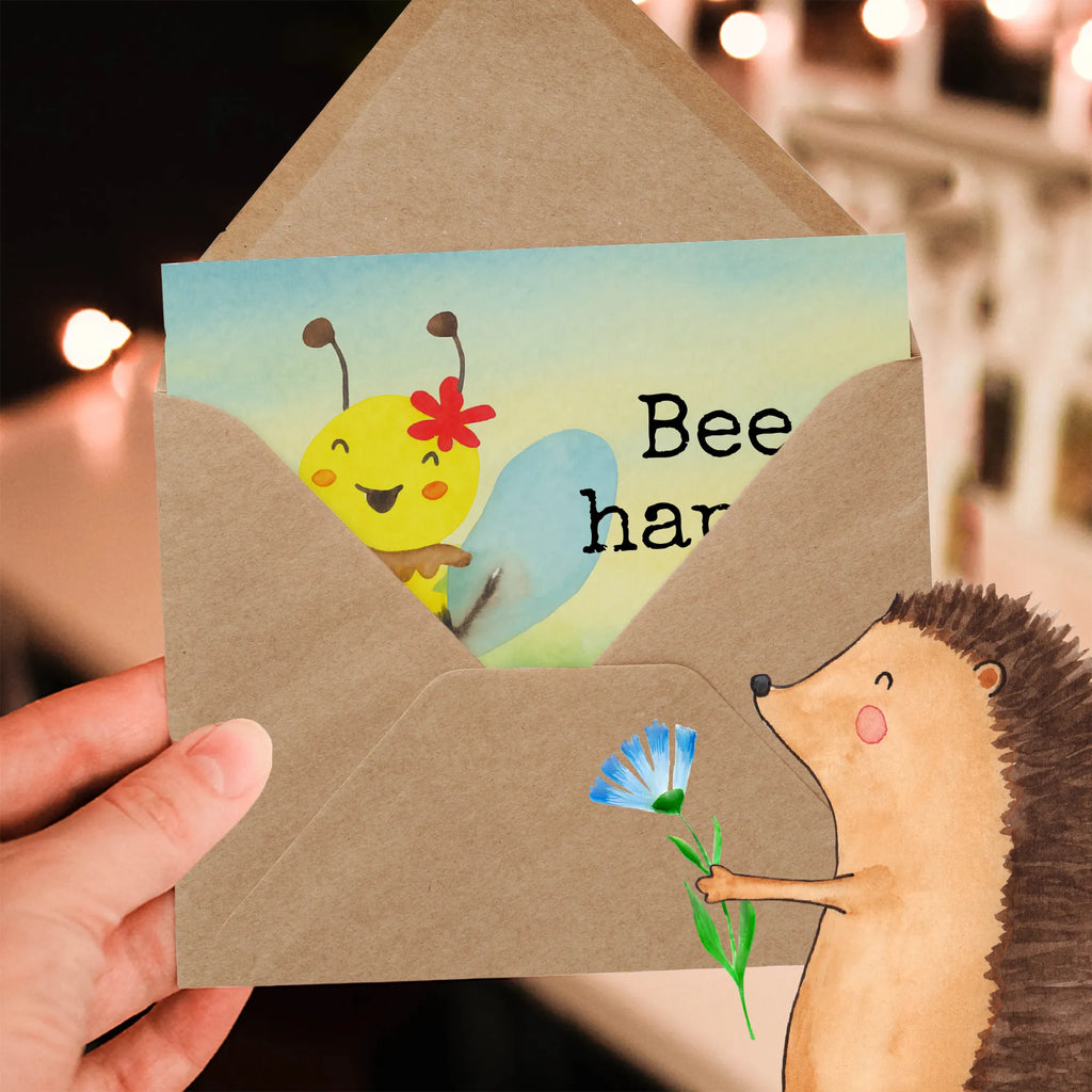 Deluxe Card bee happy Design Karte, Grußkarte, Klappkarte, Einladungskarte, Glückwunschkarte, Hochzeitskarte, Geburtstagskarte, Hochwertige Grußkarte, Hochwertige Klappkarte, Biene, Wespe, Hummel