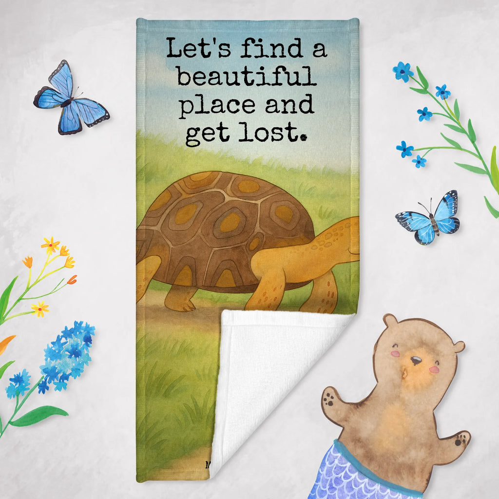 Badehandtuch Schildkröte Marschieren Design Duschtuch, Badetuch, Strandtuch, Saunatuch, Kinder Handtuch, Meerestiere, Meer, Urlaub, Schildkröte, Schildkröten, get lost, Abenteuer, Reiselust, Inspiration, Neustart, Motivation, Lieblingsmensch