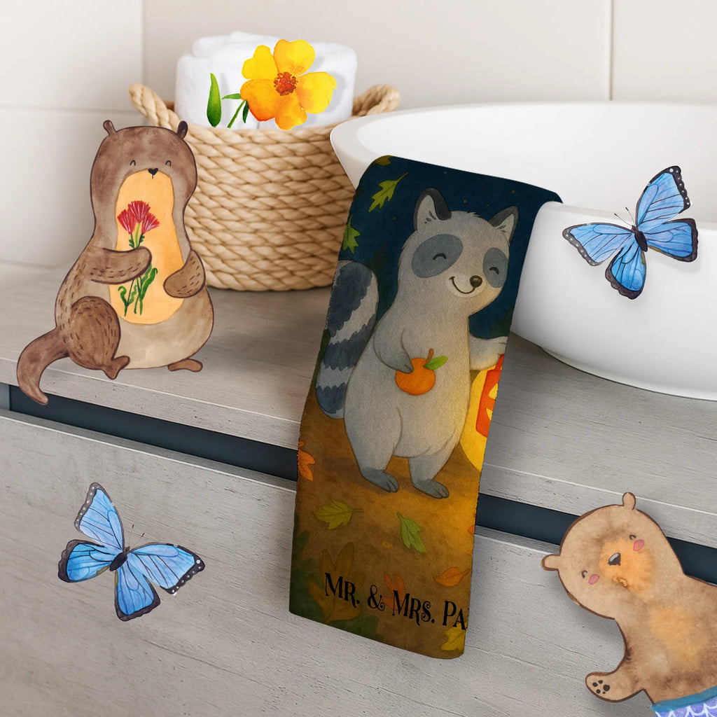 Guest towel Raccoon Lantern Design Gästehandtuch, Gästehandtücher, Handtuch Für Gäste, Gäste-Tuch, Kleines Handtuch, Handtuch Klein, Waschhandtuch, Handtuch Für Gäste-WC, Handtuch Für Toilette, Gästehandtuch Bad, Gästehandtuch Badezimmer, Handtuch Gästezimmer, Gästehandtuch Für Hotels, Gästehandtuch 30x50, Gästehandtuch Set, Gästehandtuch Baumwolle, Gästehandtuch Bio Baumwolle, Gästehandtuch Saugfähig, Gästehandtuch Weich, Gästehandtuch Hochwertig, Gästehandtuch Pflegeleicht, Gästehandtuch Waschbar, Gästehandtuch Strapazierfähig, Gästehandtuch Schnell Trocknend, Gästehandtuch Weiß, Gästehandtuch Beige, Gästehandtuch Grau, Gästehandtuch Schwarz, Gästehandtuch Bunt, Gästehandtuch Mit Muster, Gästehandtuch Mit Bordüre, Gästehandtuch Modern, Gästehandtuch Klassisch, Handtuch Gästeformat, Gästehandtuch Nachhaltig, Gästehandtuch Ökologisch, Halloween, Deko, Martinssingen, Dekoration, Geschenke, Schenken, Halloween Deko, Trick or Treat, Süßes sonst gibt's saures, Waschbär, Laterne, Herbst