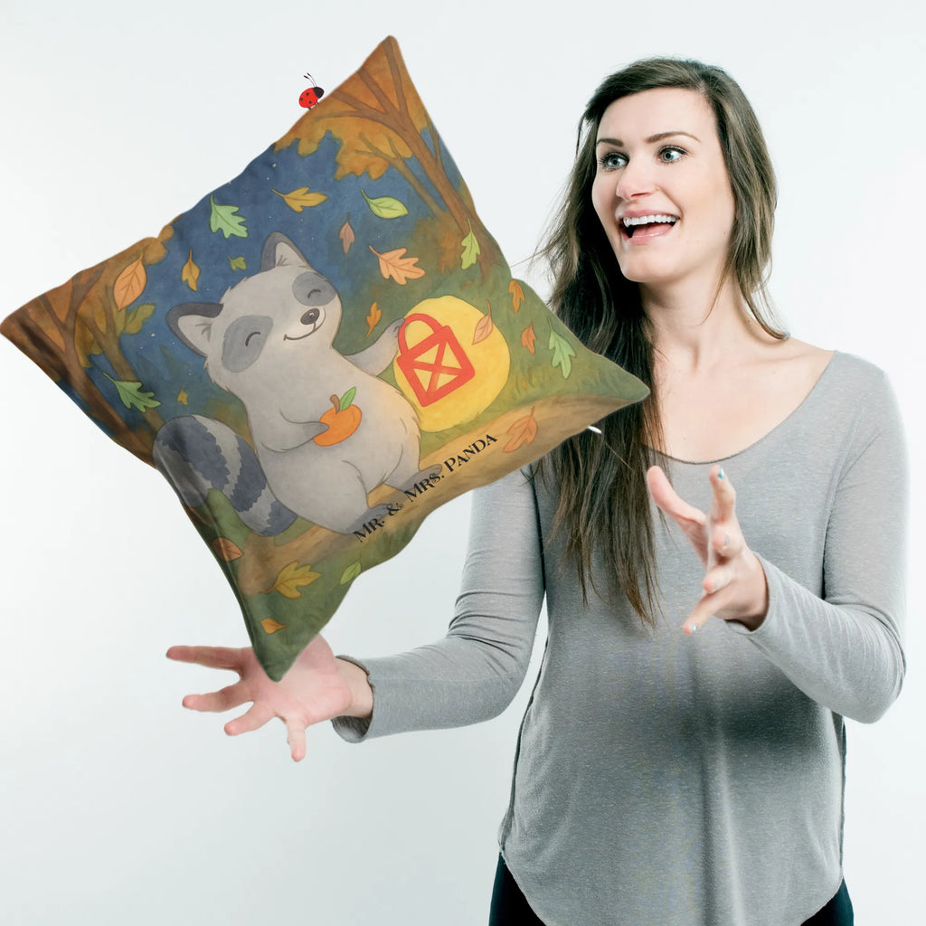 40x40 Kissen Waschbär Laterne Design Sofakissen, Kissenbezug 40x40, Dekokissen Sofa, Kissen 40x40, Motivkissen, Kissenhülle 40x40, Kissenhülle, sitzkissen, Kissen, Dekokissen, Sofakissen 40x40, Kissen 40x40 Waschbar, Kissenbezüge, Kopfkissen, Kopfkissen 40x40, Couchkissen, Zierkissen, Dekokissen 40x40, sofakissen, Halloween, Deko, Martinssingen, Dekoration, Geschenke, Schenken, Waschbär, Herbst, Trick or Treat, Laterne, Süßes sonst gibt's saures, Halloween Deko