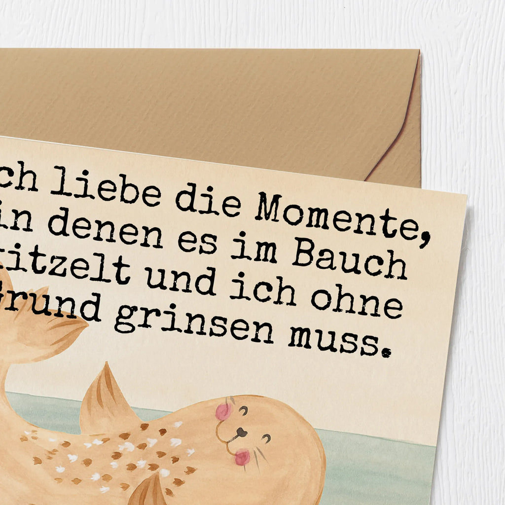 Deluxe Karte Robbe Liegen Design Karte, Grußkarte, Klappkarte, Einladungskarte, Glückwunschkarte, Hochzeitskarte, Geburtstagskarte, Hochwertige Grußkarte, Hochwertige Klappkarte, Tiermotive, Gute Laune, lustige Sprüche, Tiere, Robbe, Robben, Seehund, Strand, Meerestier, Ostsee, Nordsee, Lachen, Freude