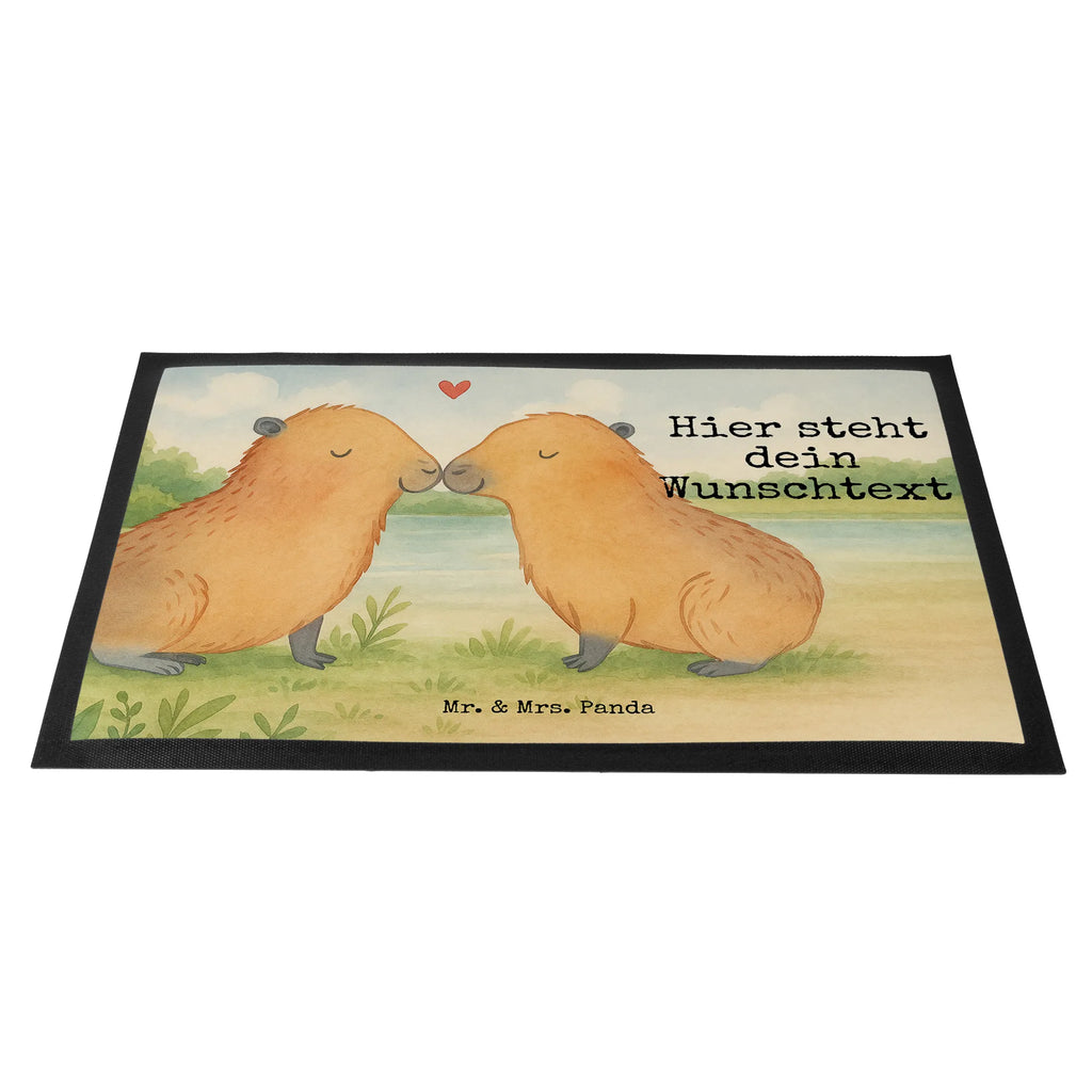 Personalisierte Fußmatte Capybara Liebe Design Fußmatte mit Namen, Namensfussmatte, Personalisieruung, Personalisiert, Haustürmatte personalisiert, Bedrucken, Fußmatte bedrucken, Türvorleger personalisiert, Türvorleger mit Namen, Personalisierte Fußmatte, Wunschnamen, Tiermotive, Gute Laune, lustige Sprüche, Tiere, Tierliebe, Ich bin deins, Geschenkidee, Liebesbeweis, Ehejubiläum, Paar, Jahrestag, Kuschel Capybaras, Herzlich, Liebe, Valentinstag, Du bist meins, Partnertiere, verliebt, Verschmolzen, Handgezeichnet, Beziehung, Romantisches Geschenk, Capybara, Liebesspruch