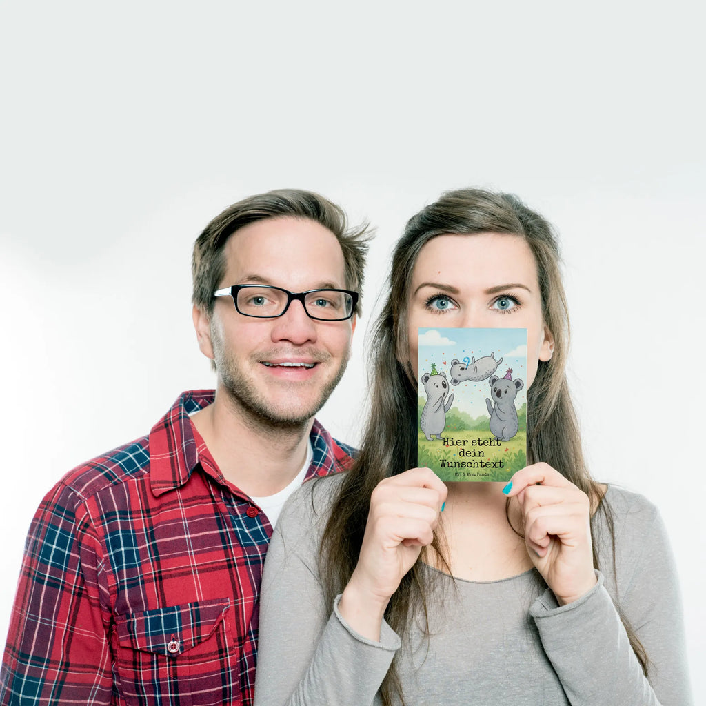 Personalisierte Postkarte Koalas Geburtstag Design Karte mit Wunschtext, Ansichtskarte mit Wunschtext, Ansichtskarte mit Namen, Geschenkkarte mit Wunschtext, Karte mit Namen, Postkarte mit Namen, Geschenkkarte mit Namen, Einladung mit Wunschtext, Postkarte bedrucken, Postkarte mit Wunschtext, Postkarte personalisierbar, Einladung mit Namen, Grußkarte mit Wunschtext, Grußkarte mit Namen, Geburtstag, Geburtstagsgeschenk, Geschenk, Happy Birthday, Koala, Geburtstagsfeier, Geburtstage